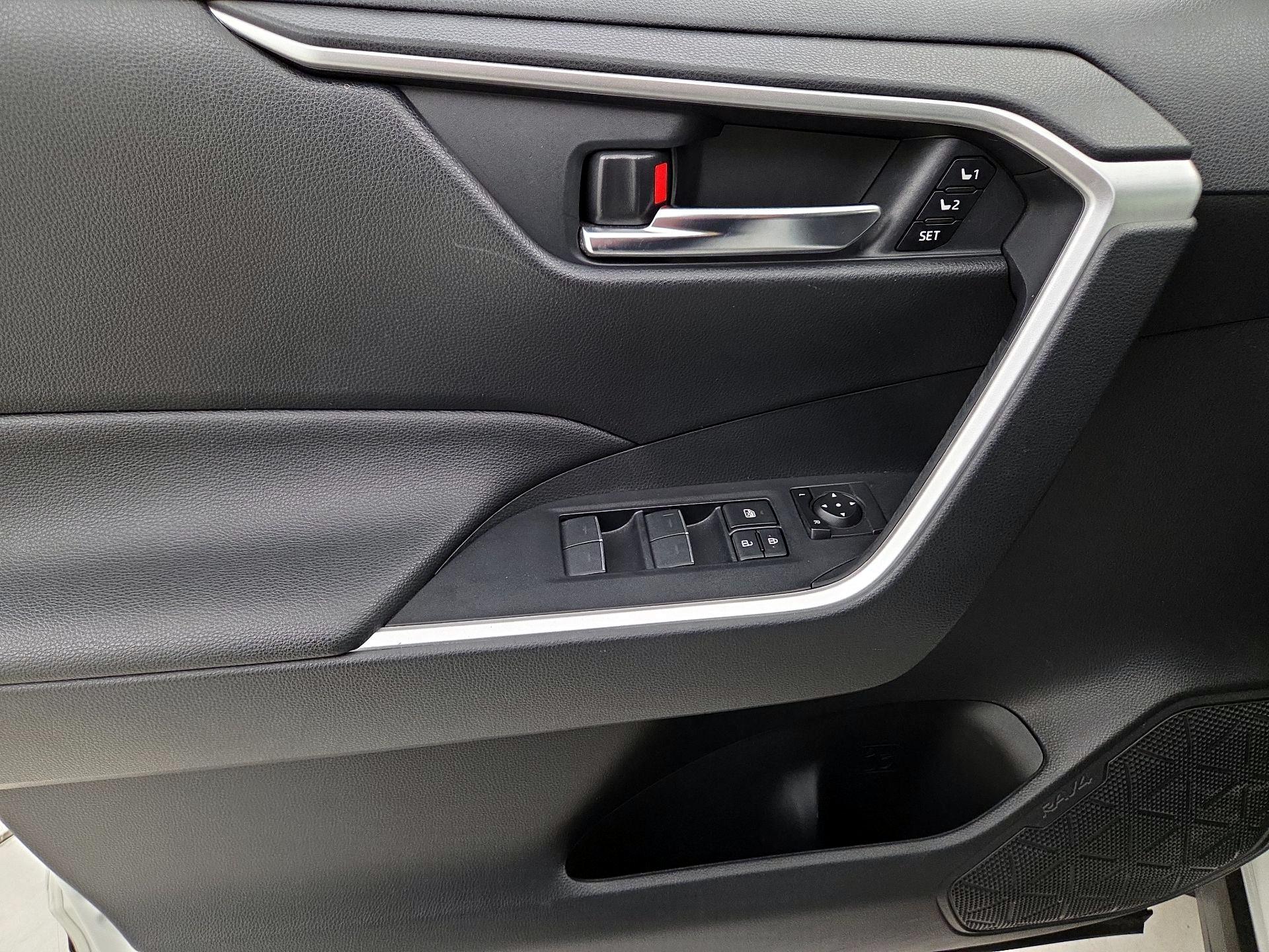 Thumbnail: 2022 Toyota RAV4 - 12