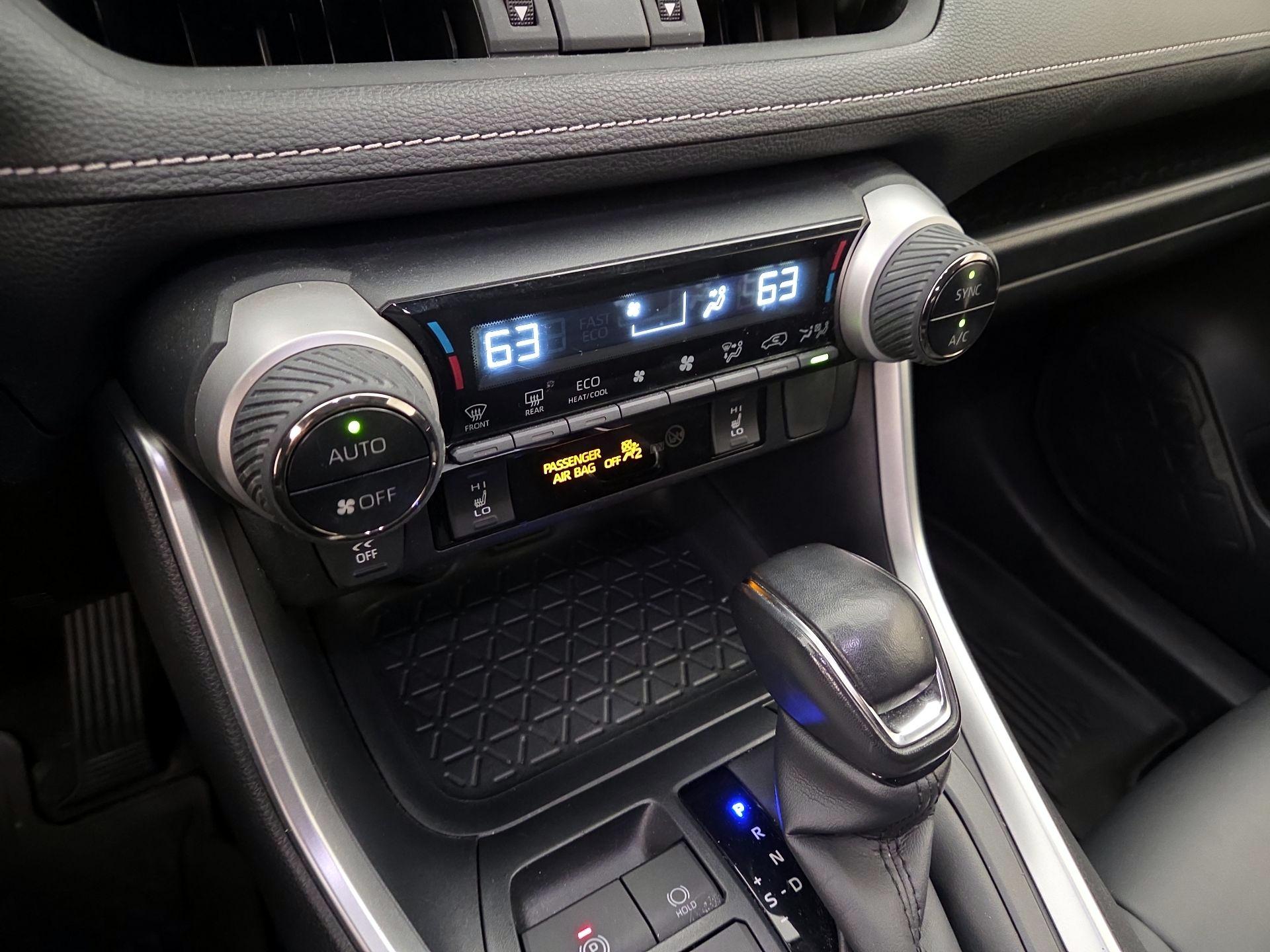 Thumbnail: 2022 Toyota RAV4 - 16