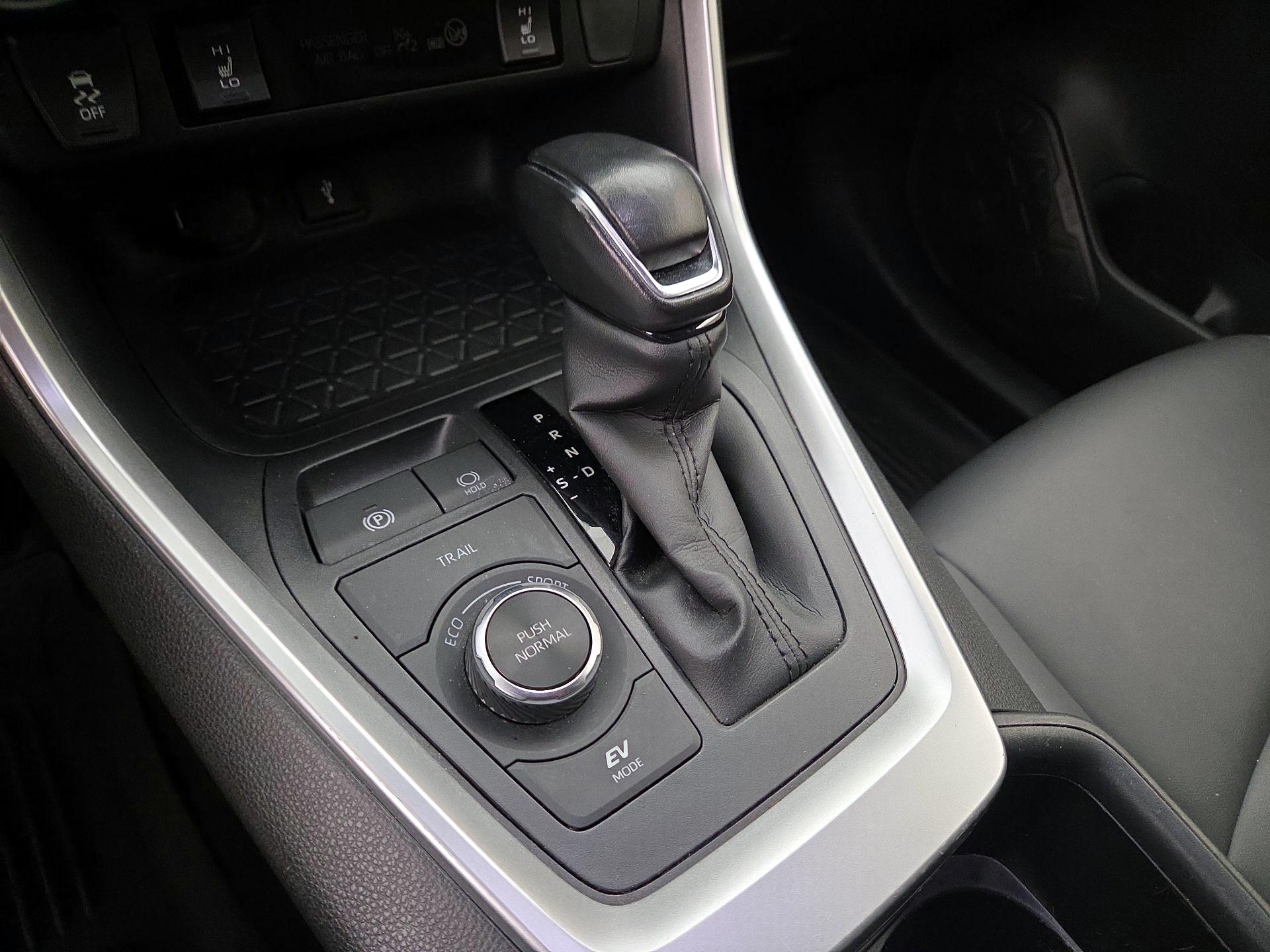 Thumbnail: 2022 Toyota RAV4 - 17