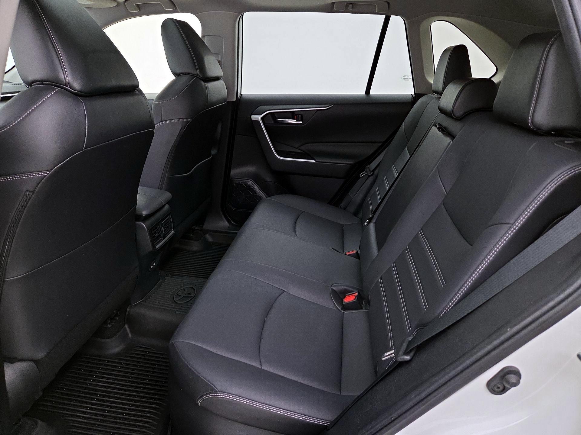 Thumbnail: 2022 Toyota RAV4 - 20