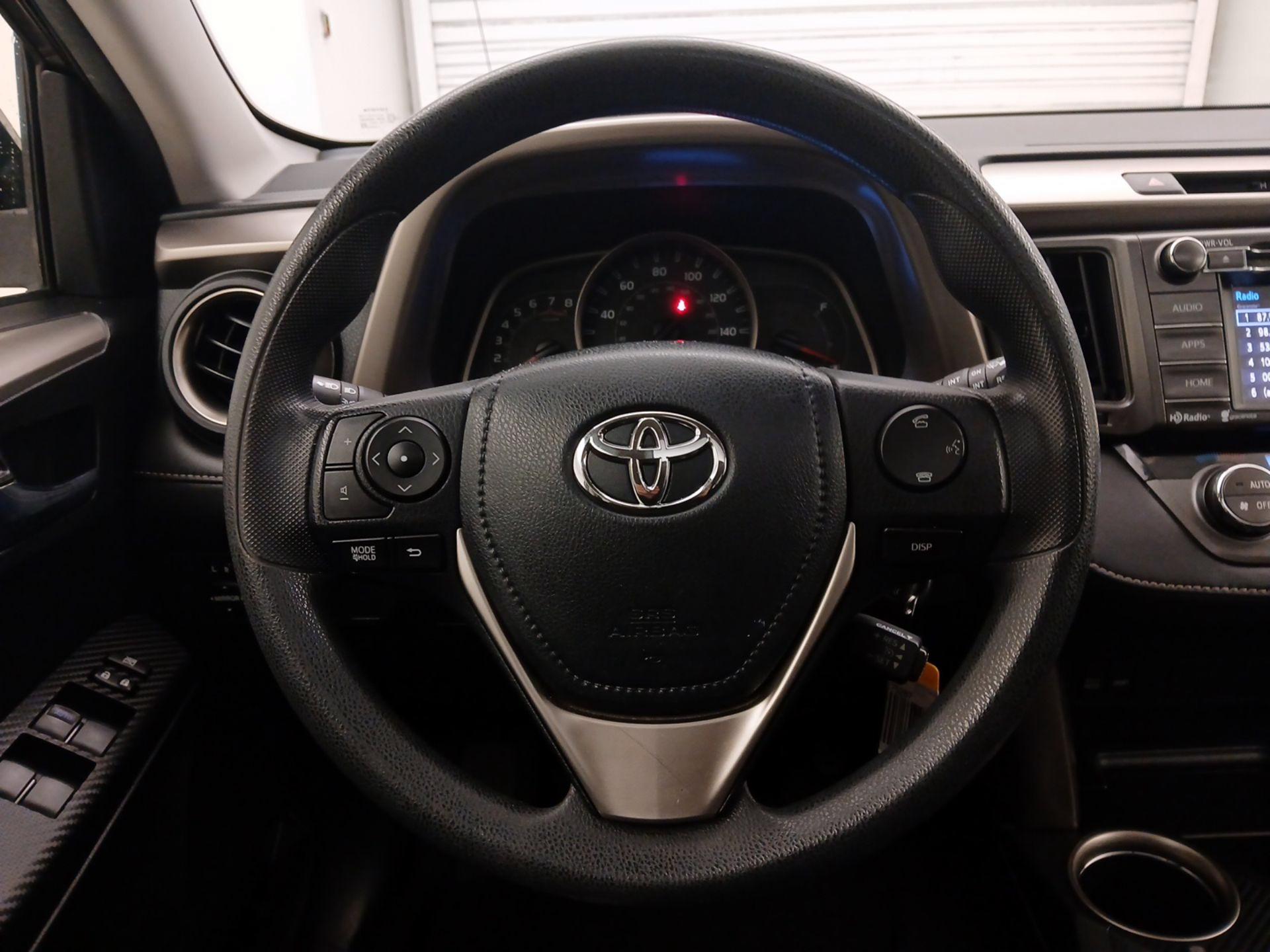 Thumbnail: 2015 Toyota RAV4 - 10