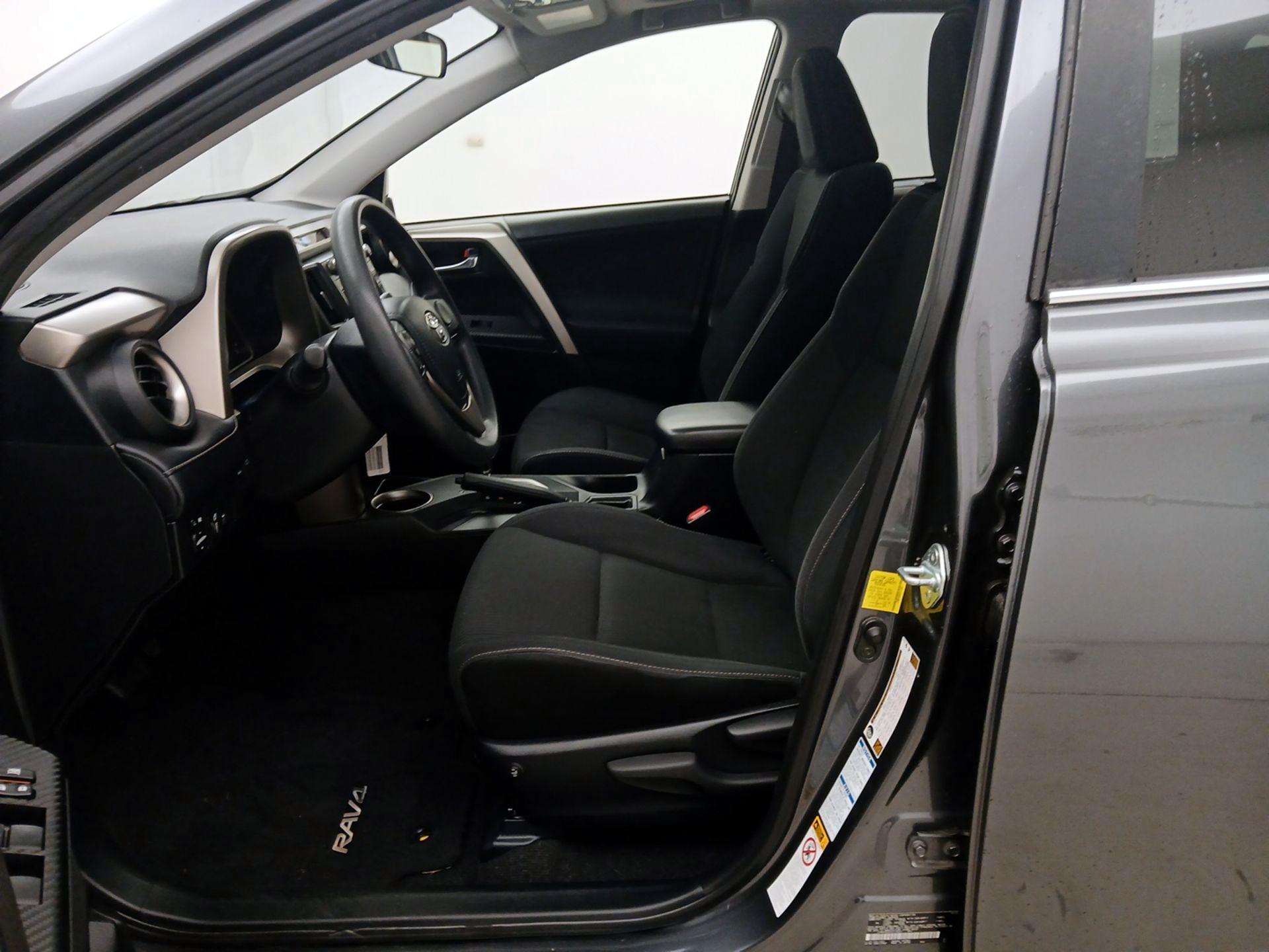 Thumbnail: 2015 Toyota RAV4 - 11