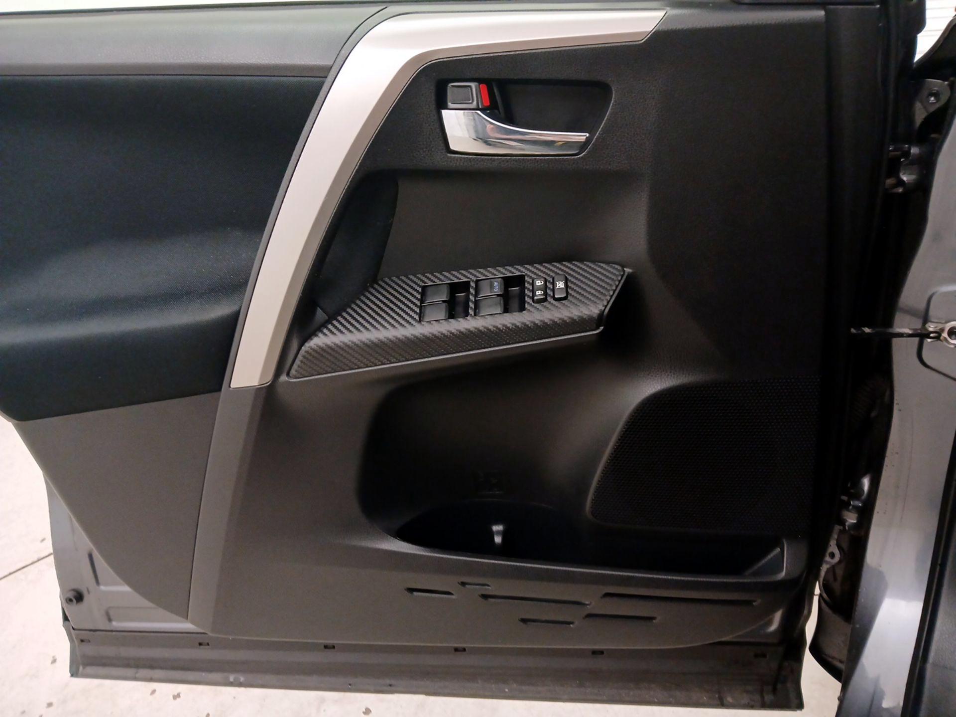 Thumbnail: 2015 Toyota RAV4 - 12