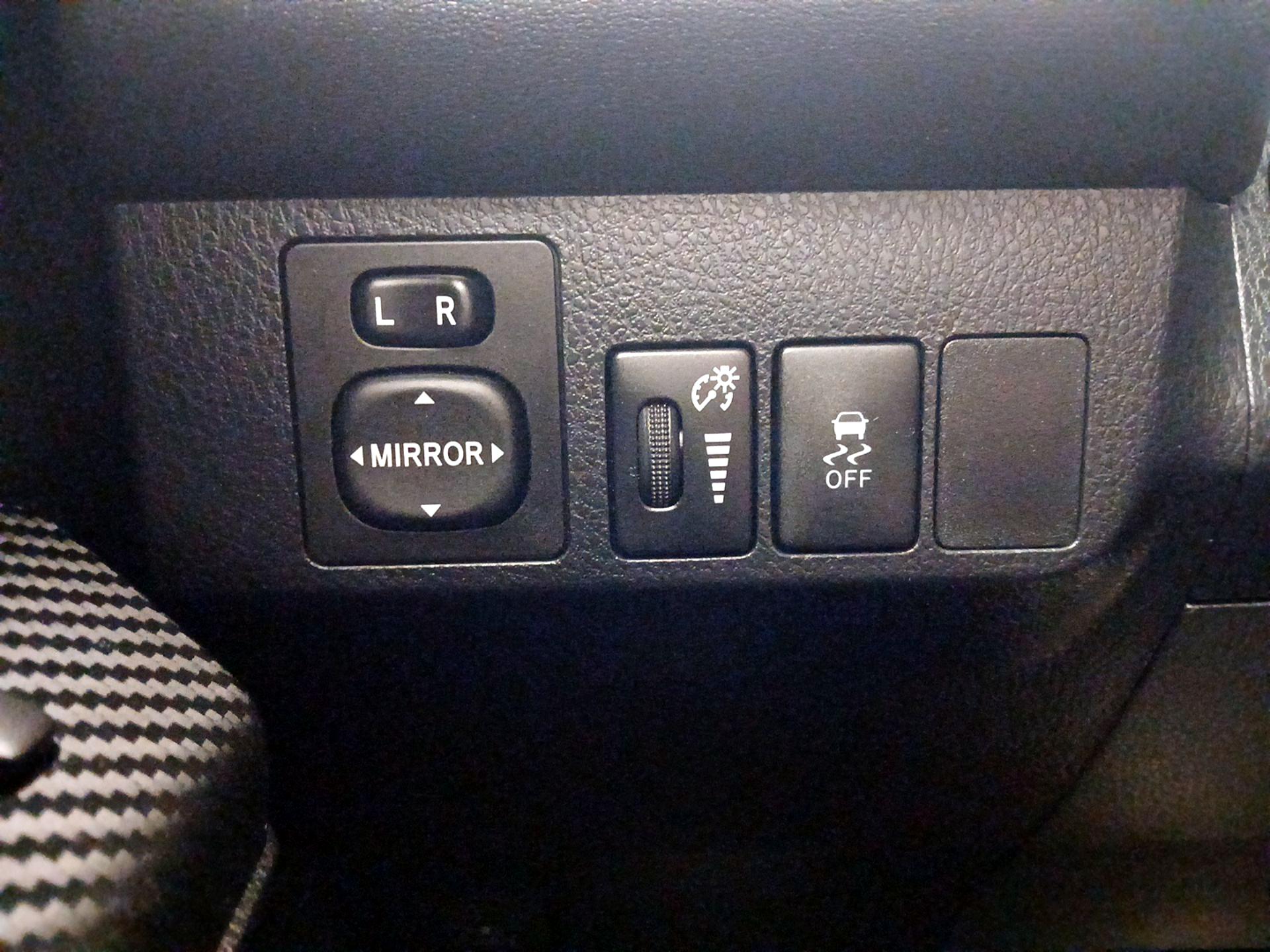 Thumbnail: 2015 Toyota RAV4 - 13