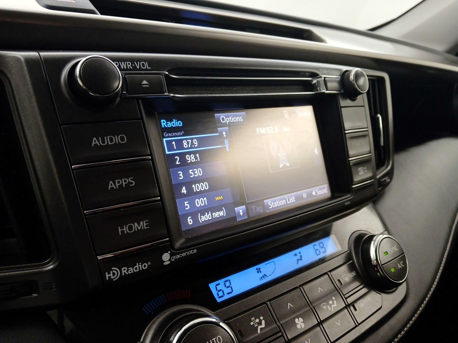 Thumbnail: 2015 Toyota RAV4 - 15