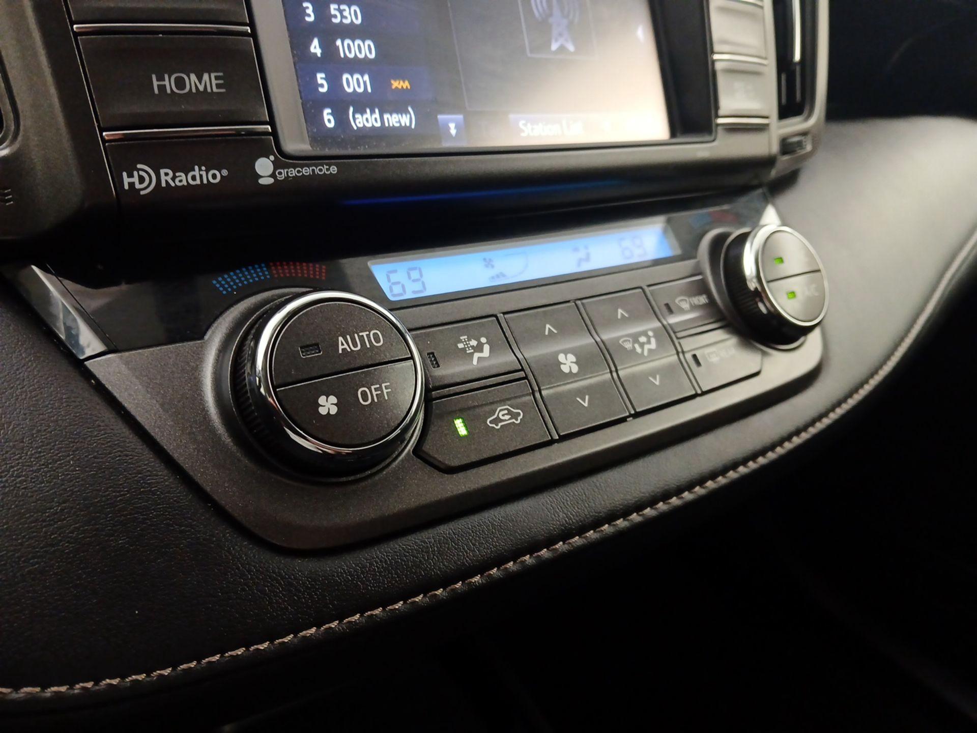 Thumbnail: 2015 Toyota RAV4 - 16