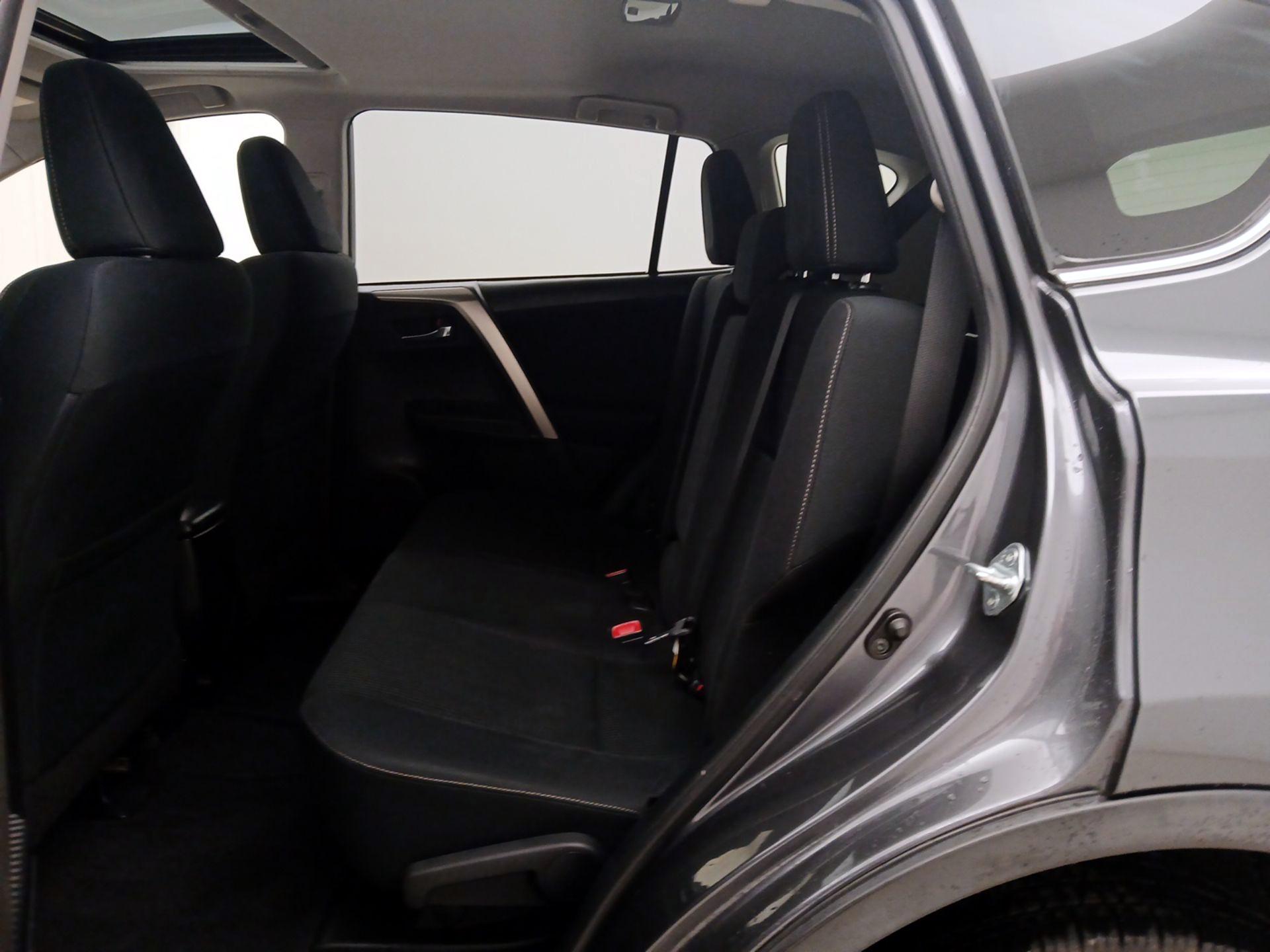 Thumbnail: 2015 Toyota RAV4 - 20