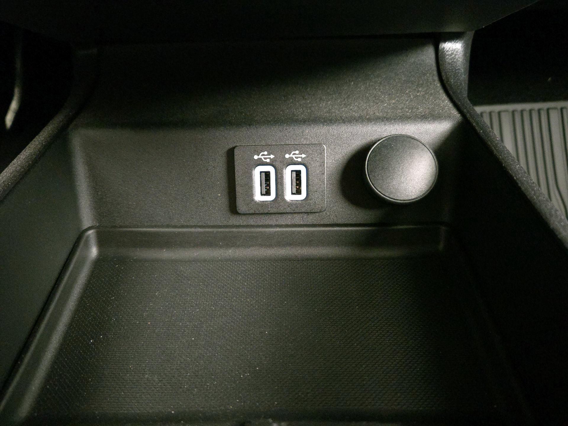 Thumbnail: 2020 Ford Fusion - 18