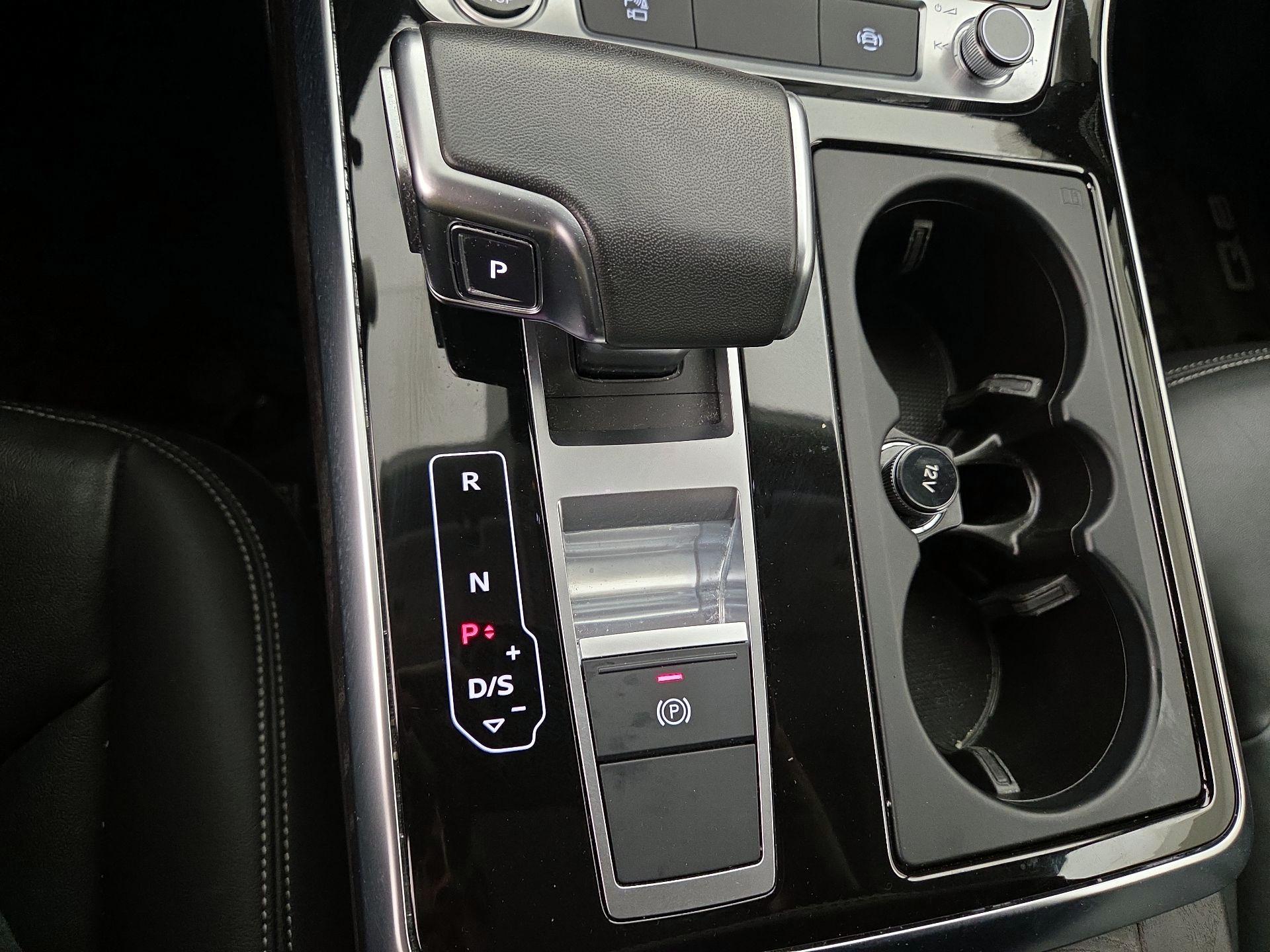 Thumbnail: 2023 Audi Q8 - 17