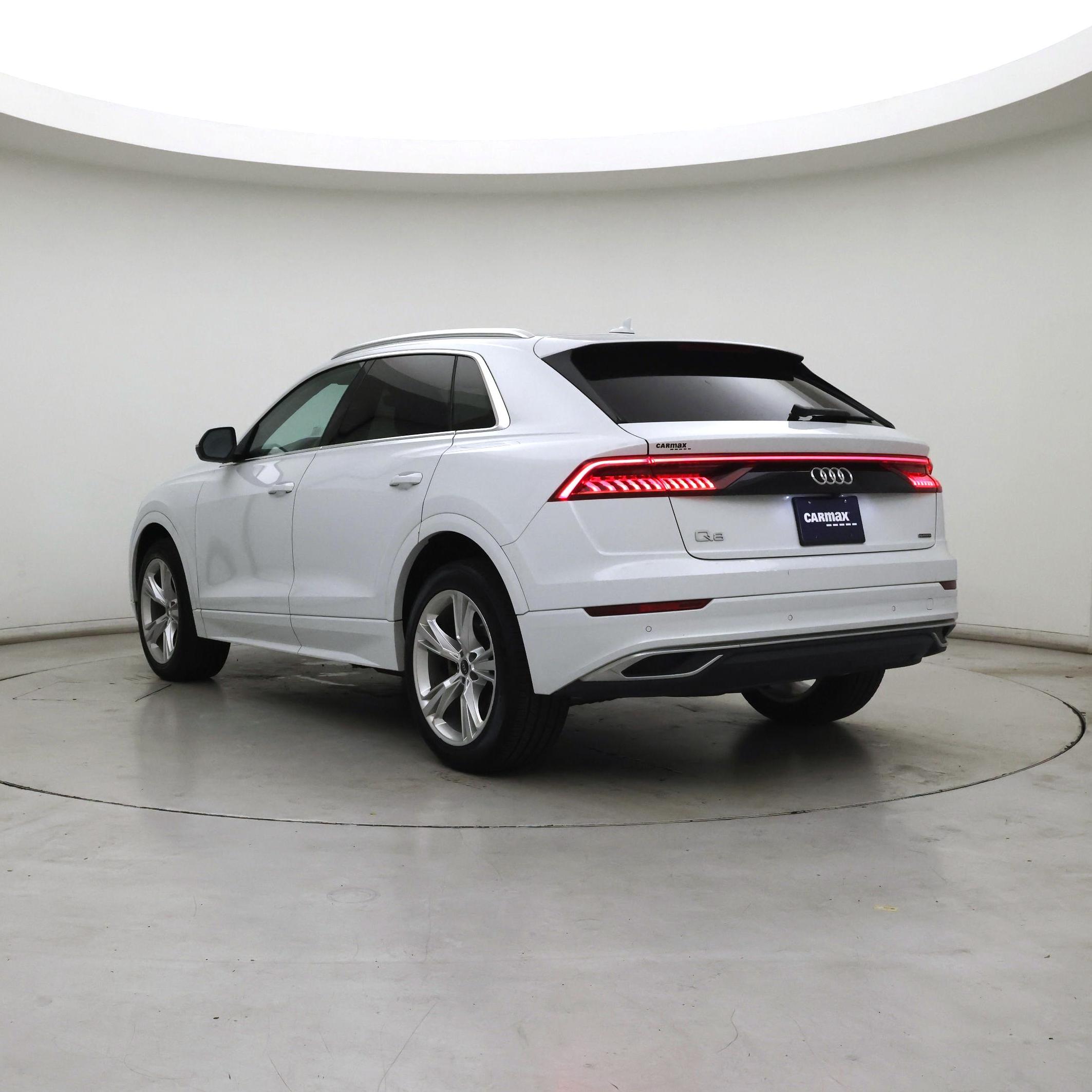 Thumbnail: 2023 Audi Q8 - 2