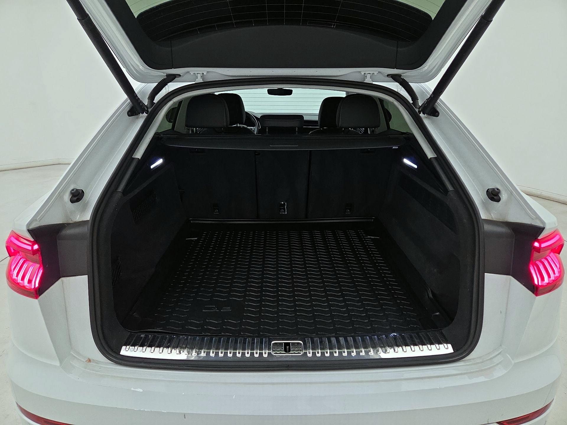 Thumbnail: 2023 Audi Q8 - 19