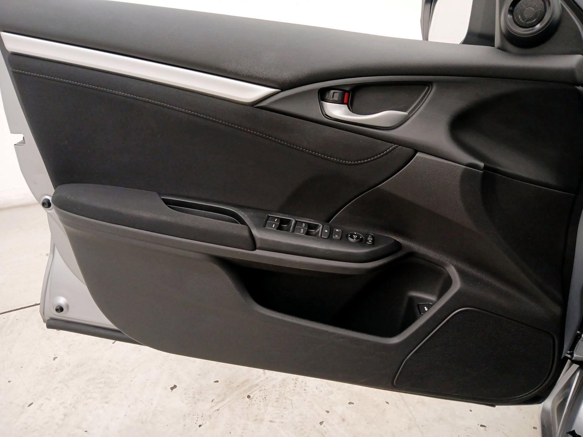 Thumbnail: 2016 Honda Civic - 12