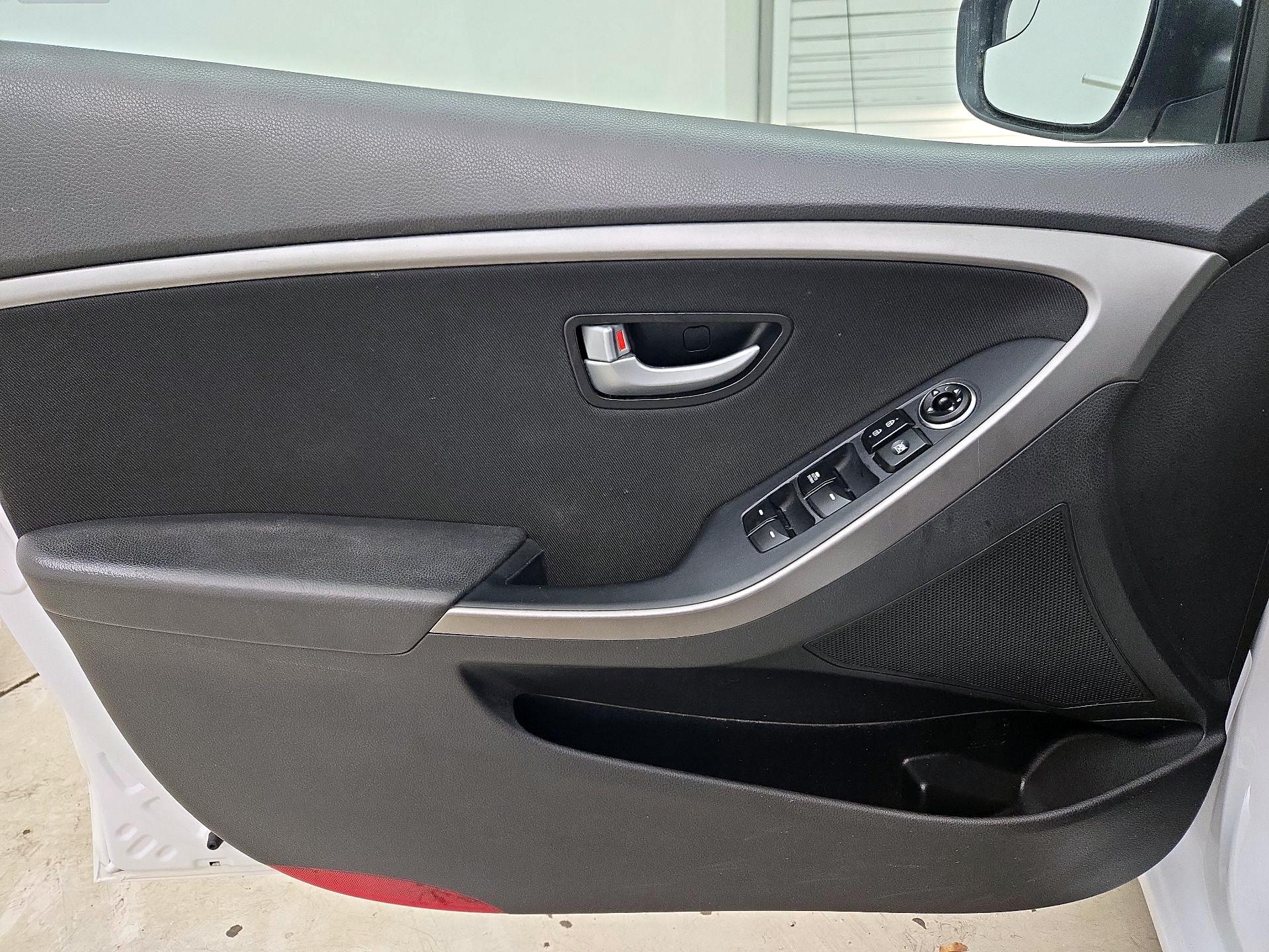 Thumbnail: 2017 Hyundai Elantra - 12