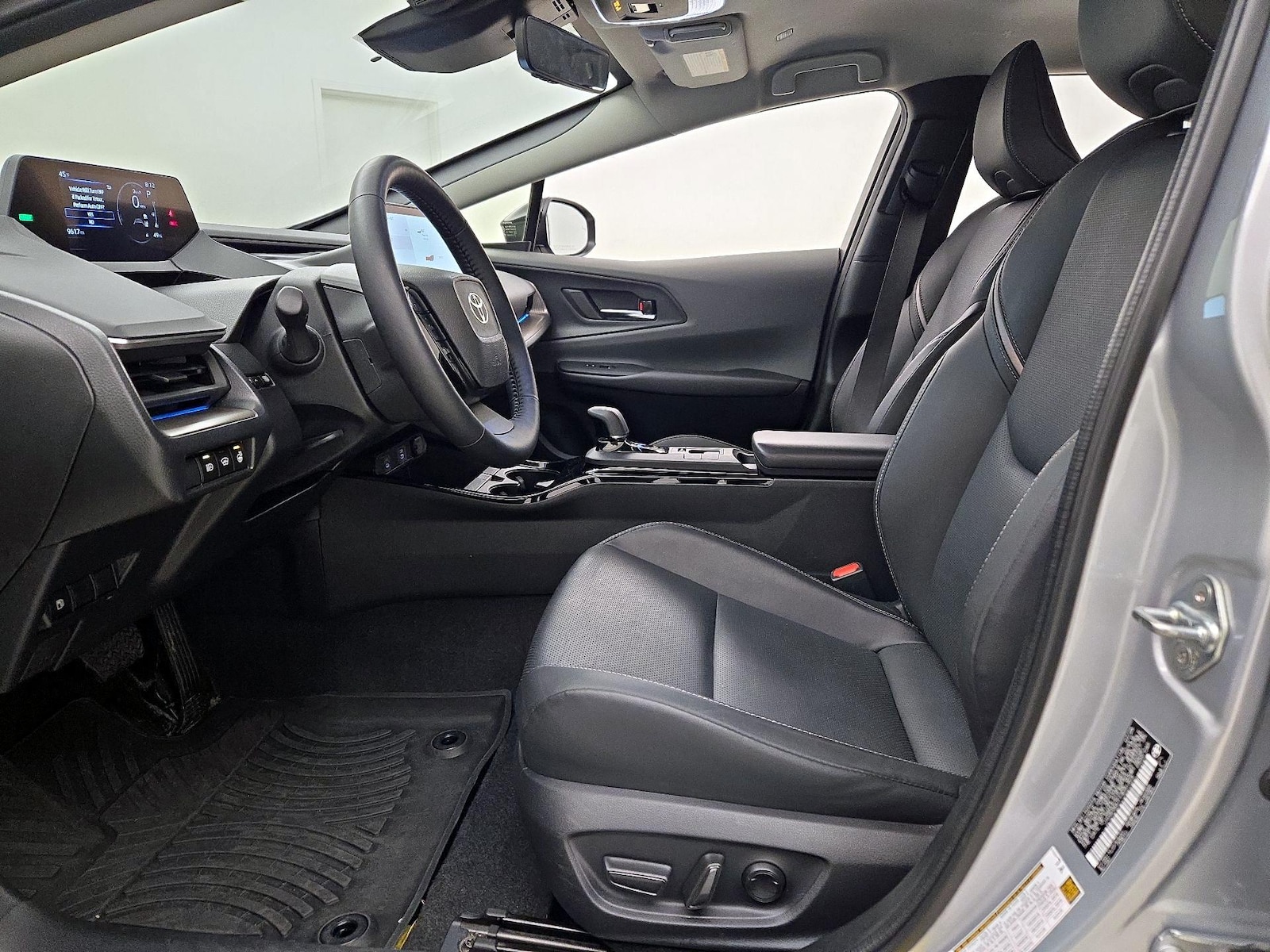 2026 Toyota Prius XLE - Photo 12