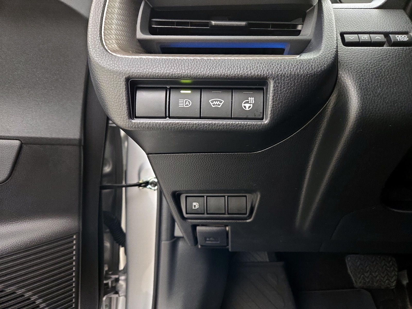 2026 Toyota Prius XLE - Photo 14