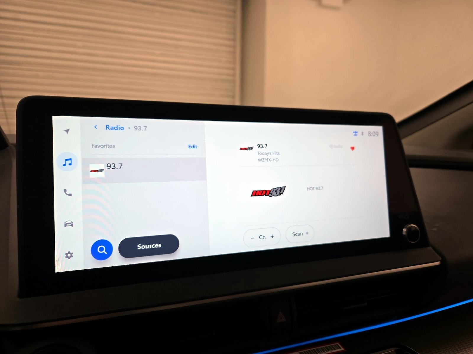 2026 Toyota Prius XLE - Photo 16