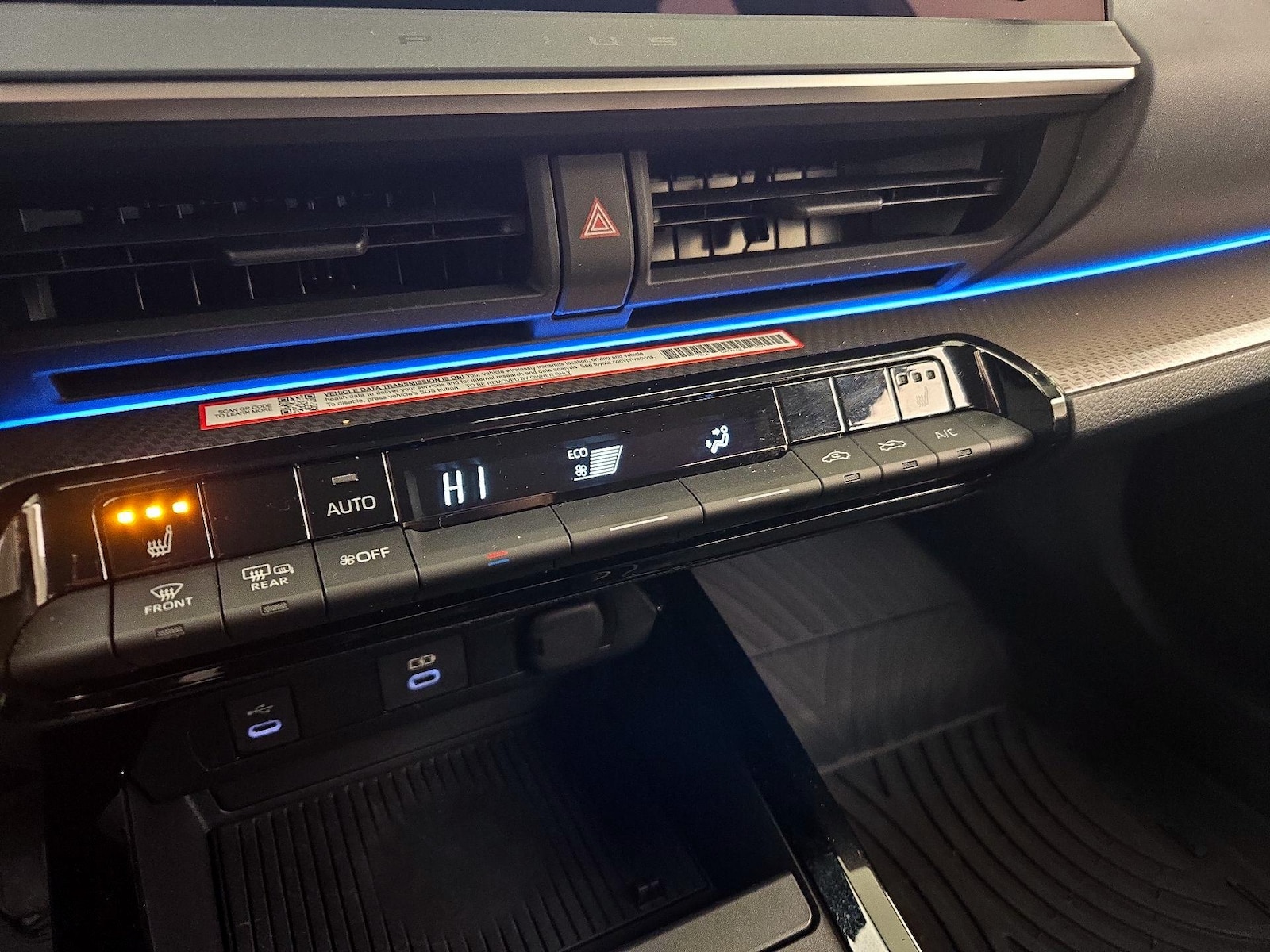 2026 Toyota Prius XLE - Photo 17