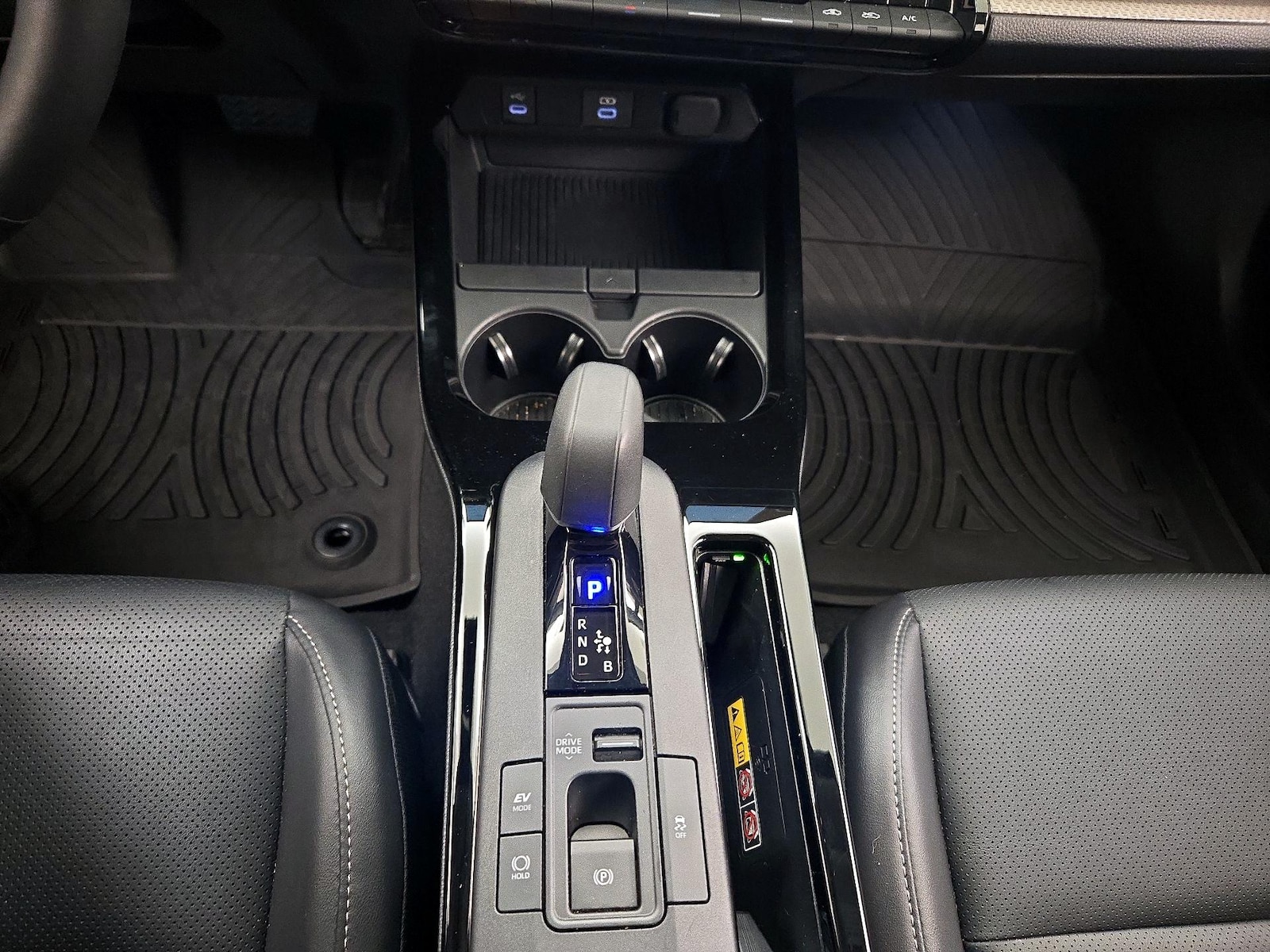 2026 Toyota Prius XLE - Photo 18