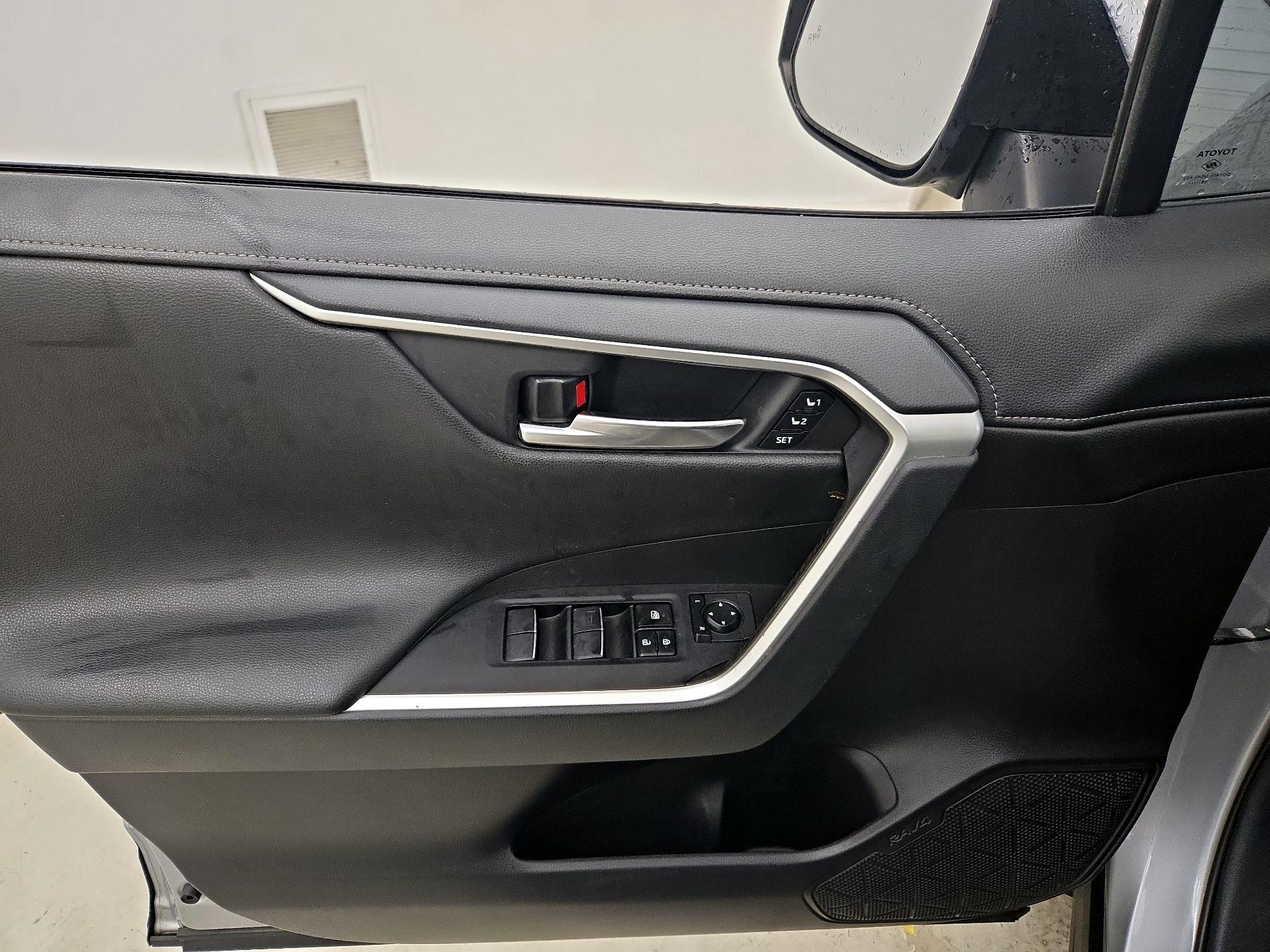 Thumbnail: 2019 Toyota RAV4 - 12