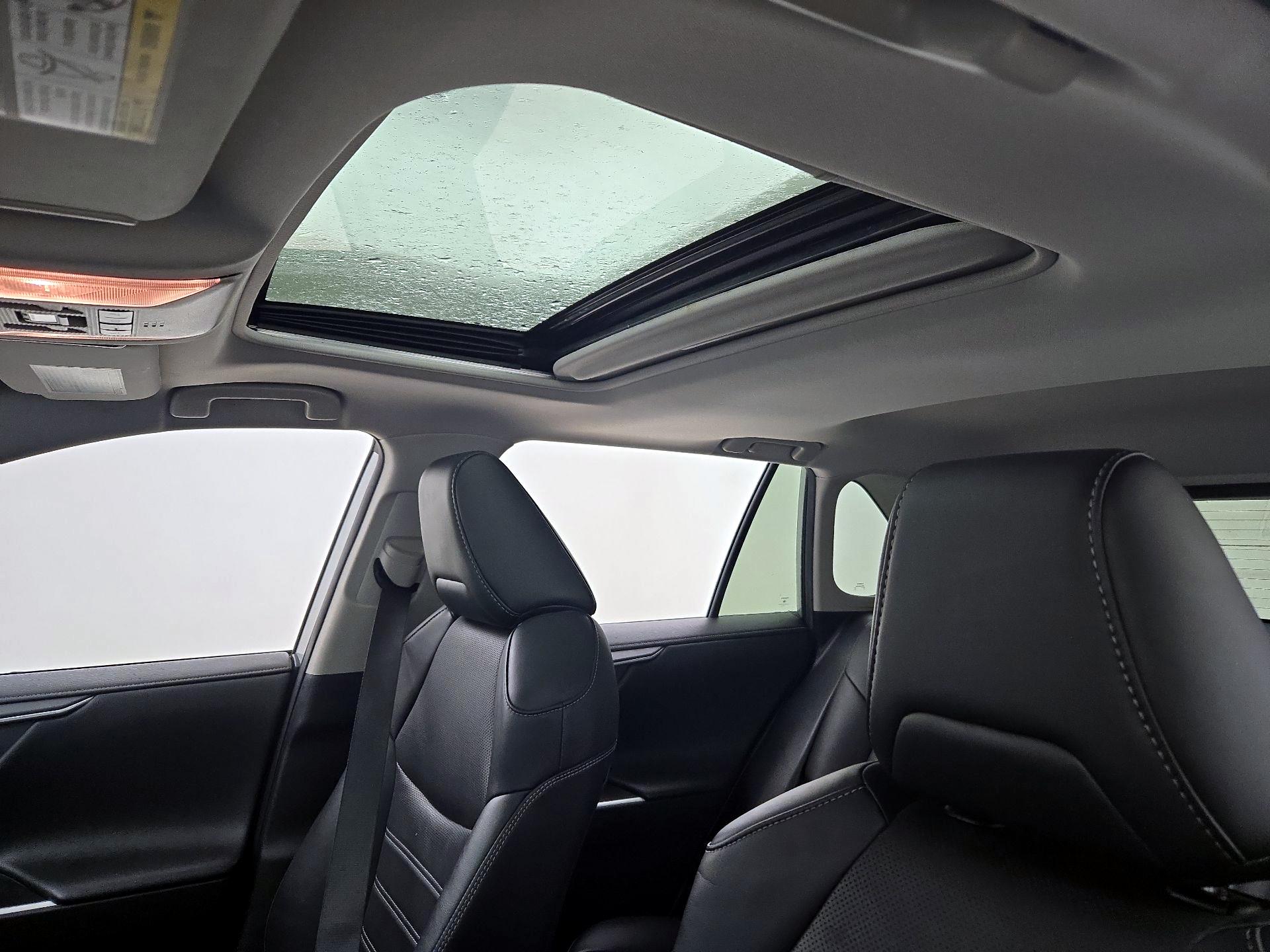 Thumbnail: 2019 Toyota RAV4 - 18