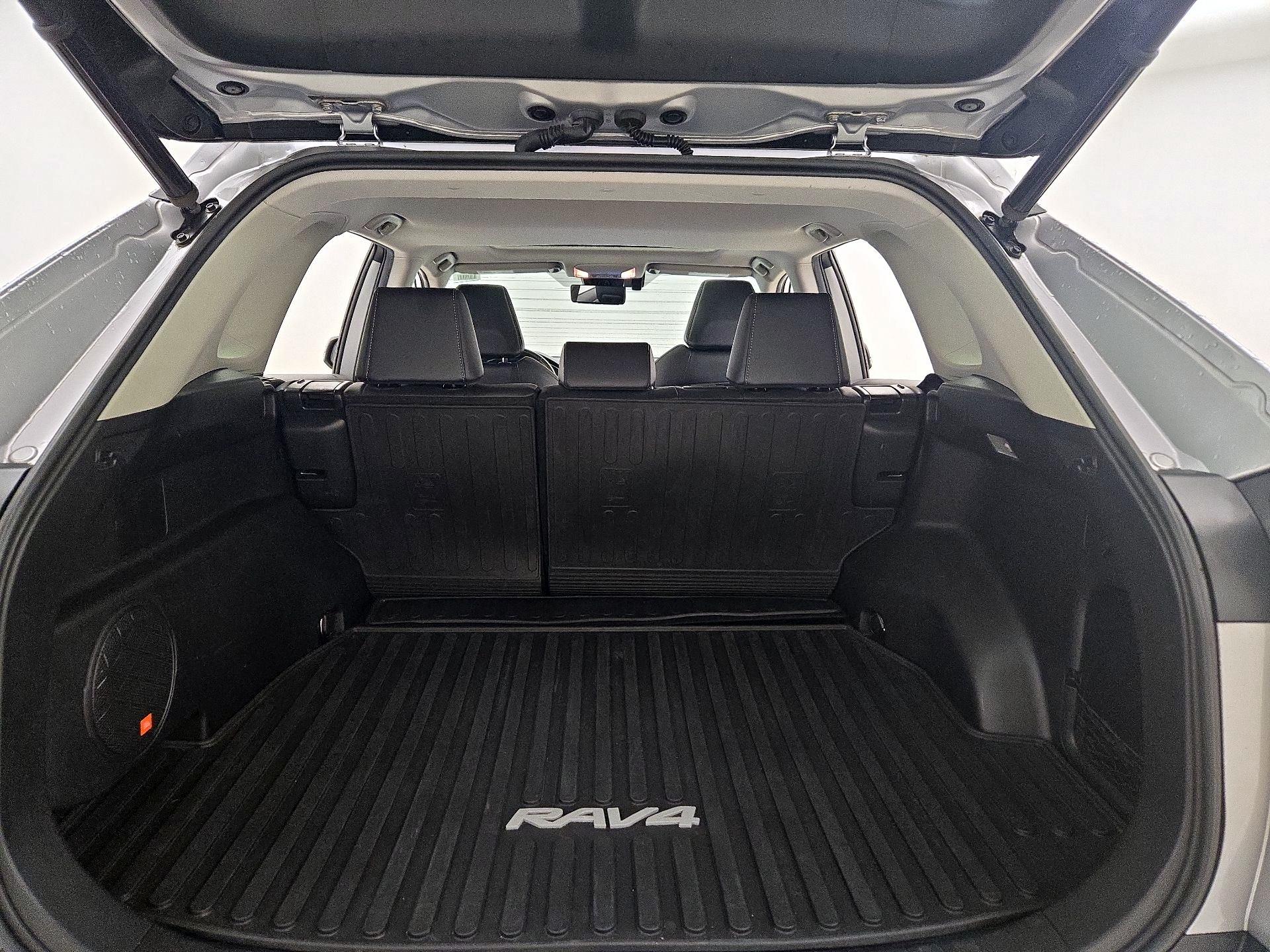 Thumbnail: 2019 Toyota RAV4 - 20