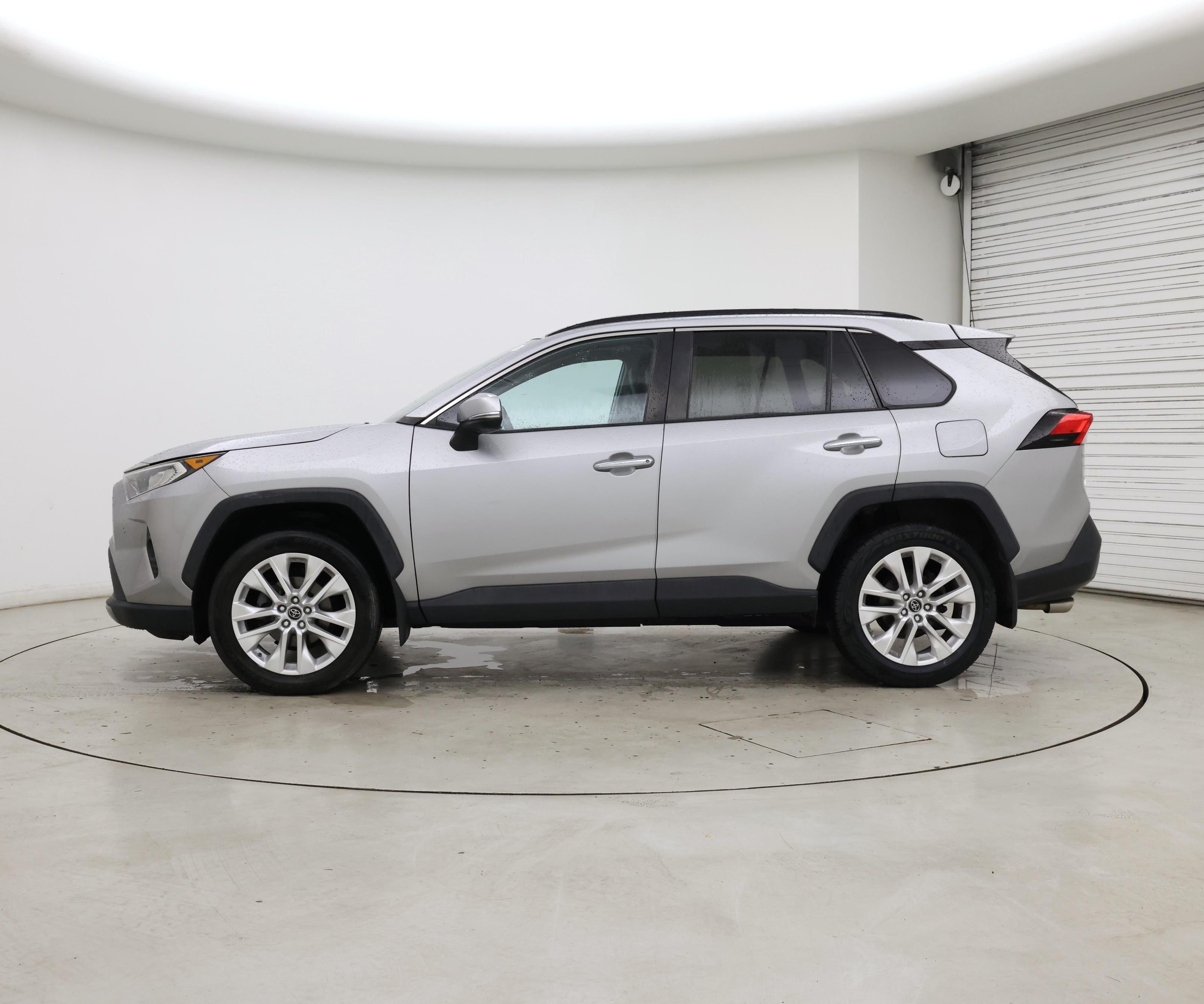 Thumbnail: 2019 Toyota RAV4 - 3