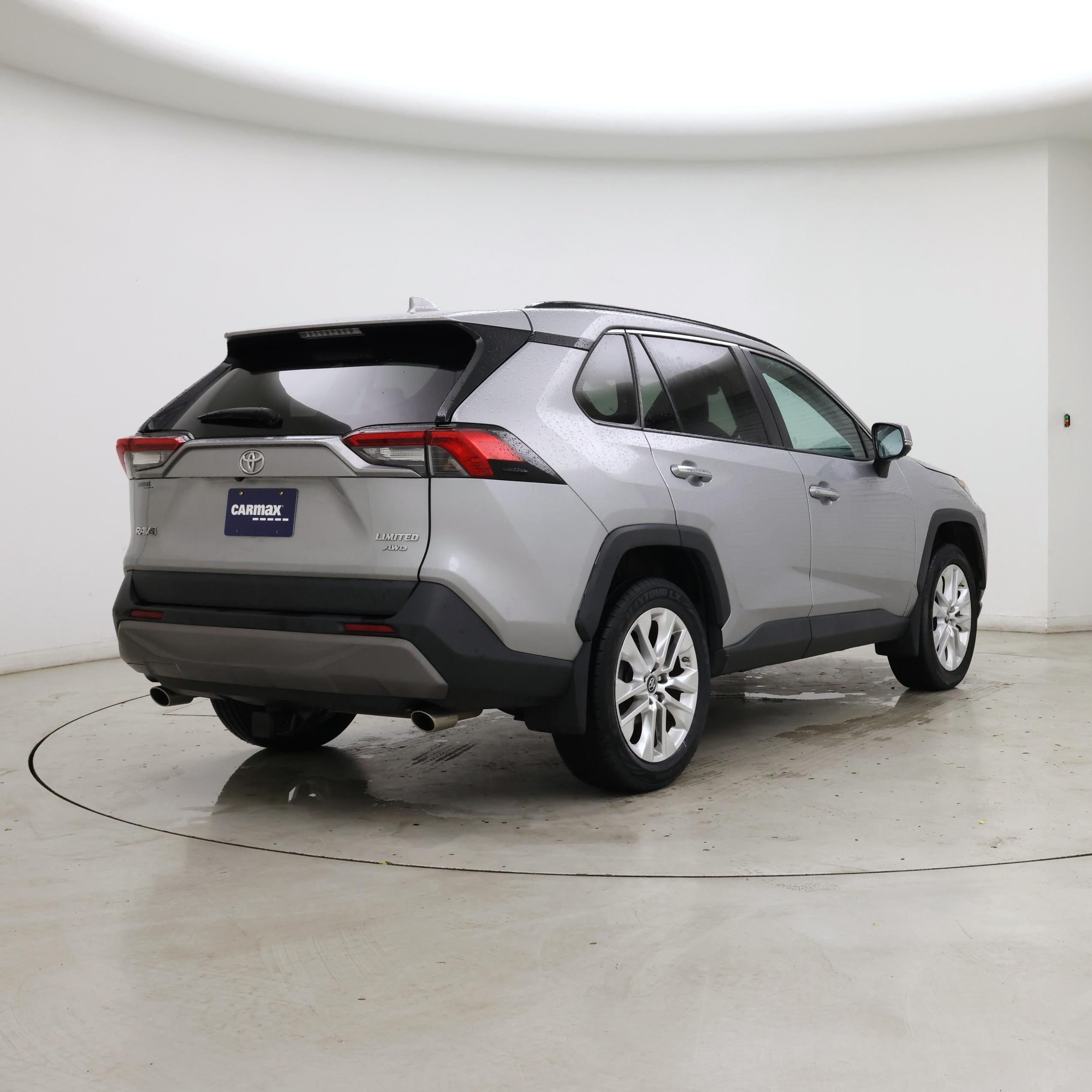 Thumbnail: 2019 Toyota RAV4 - 8