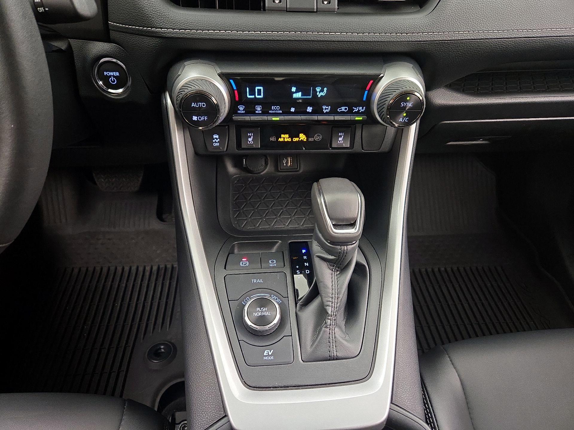 Thumbnail: 2024 Toyota RAV4 - 17