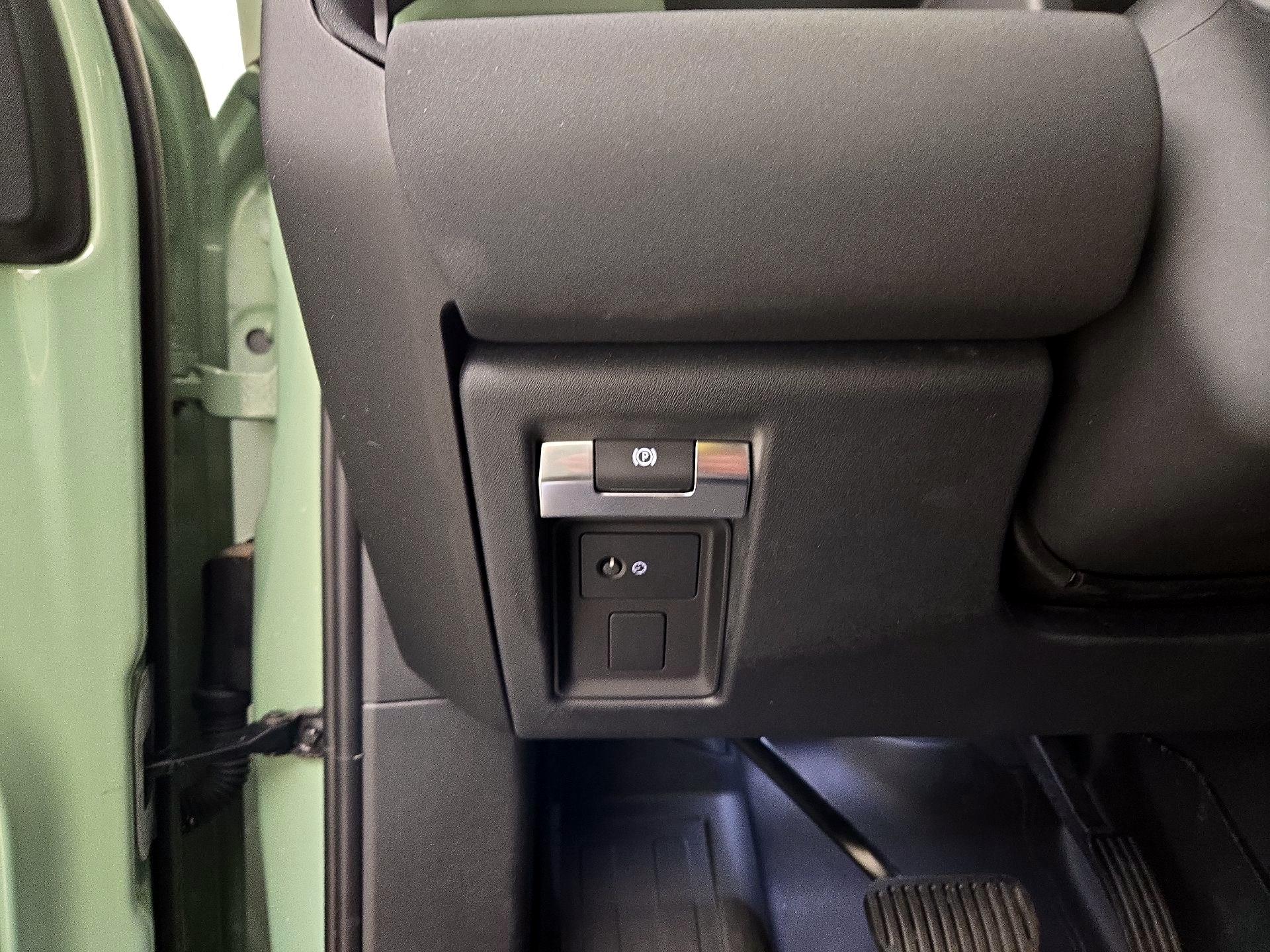 Thumbnail: 2023 Land Rover Defender - 13