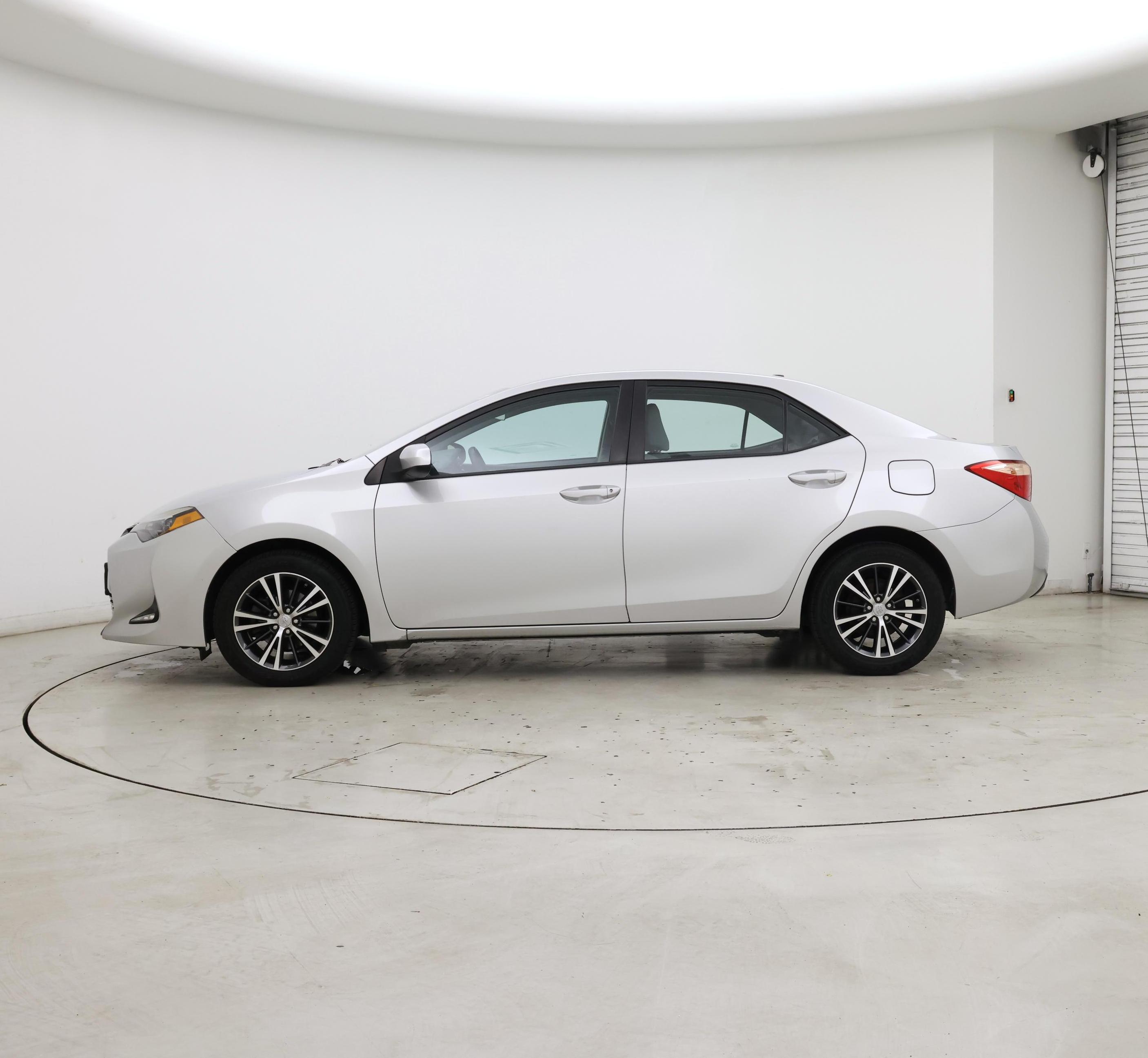 Thumbnail: 2018 Toyota Corolla - 3