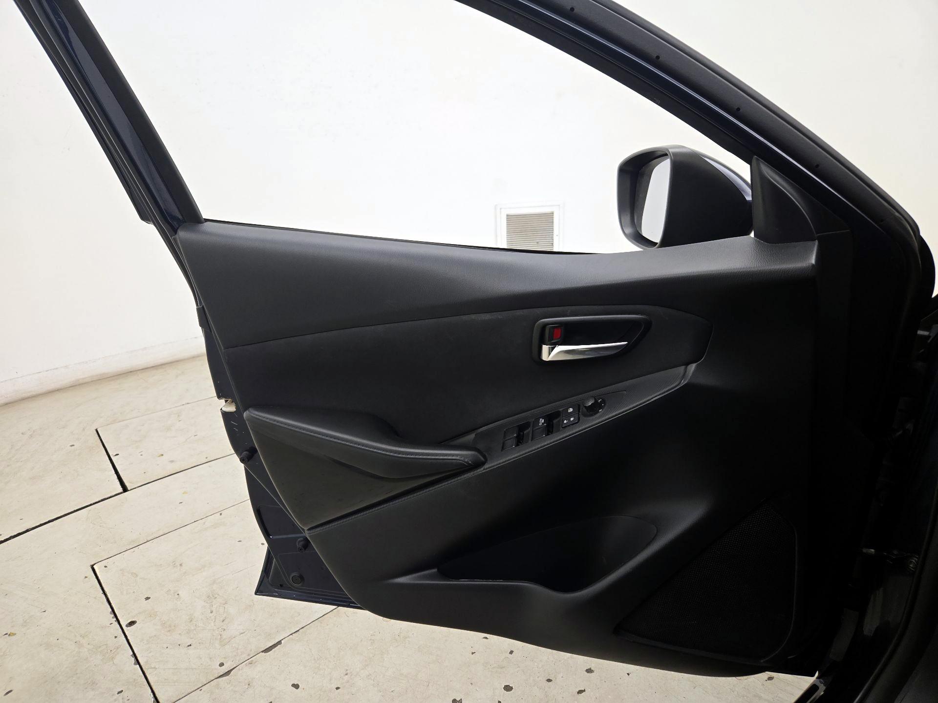 Thumbnail: 2017 Toyota Yaris iA - 12