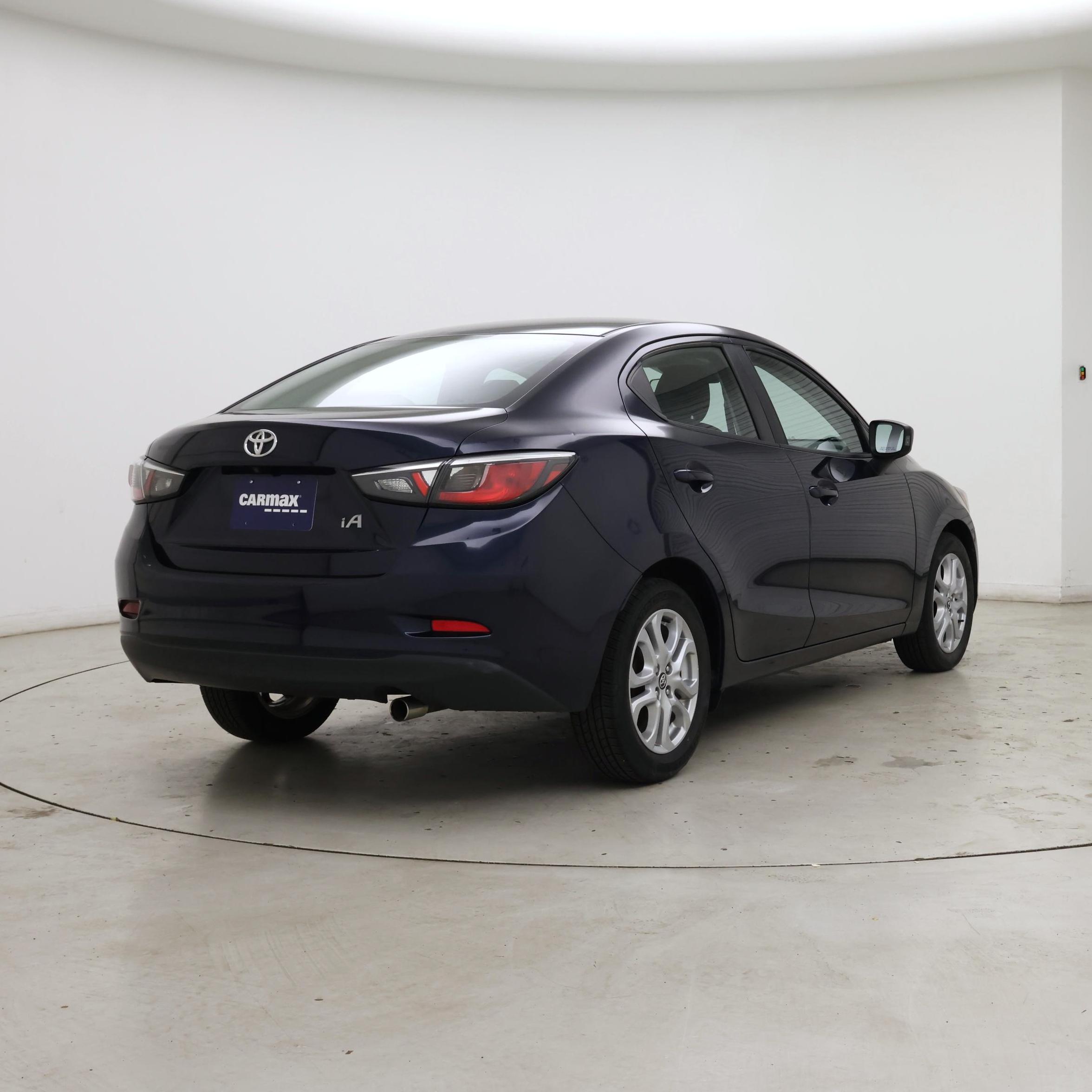 Thumbnail: 2017 Toyota Yaris iA - 8