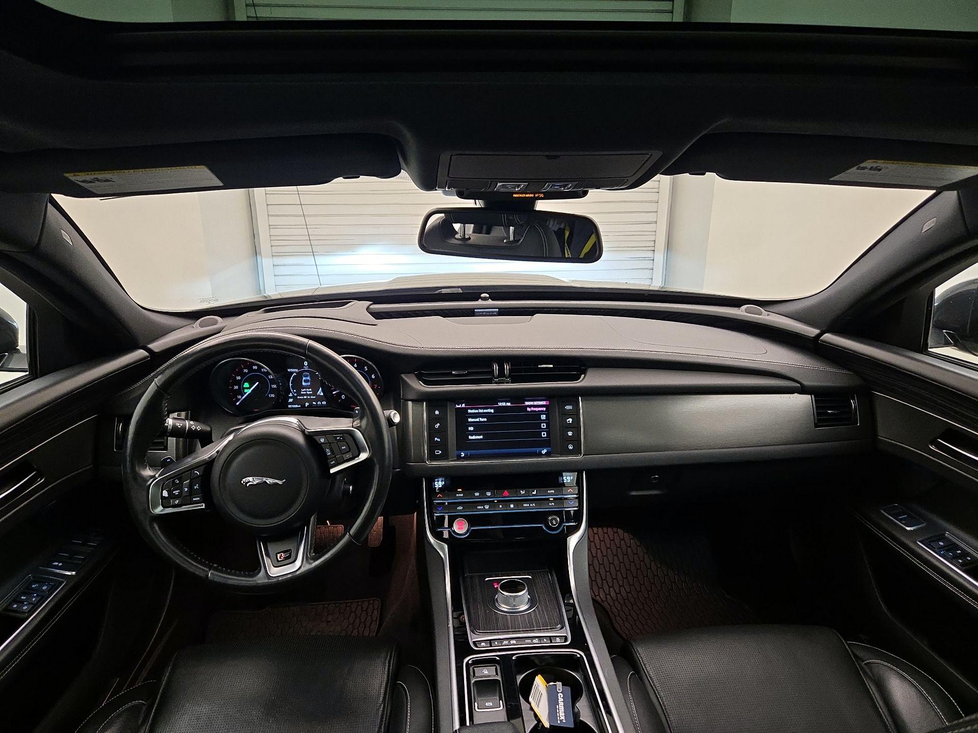 Thumbnail: 2016 Jaguar XF - 9