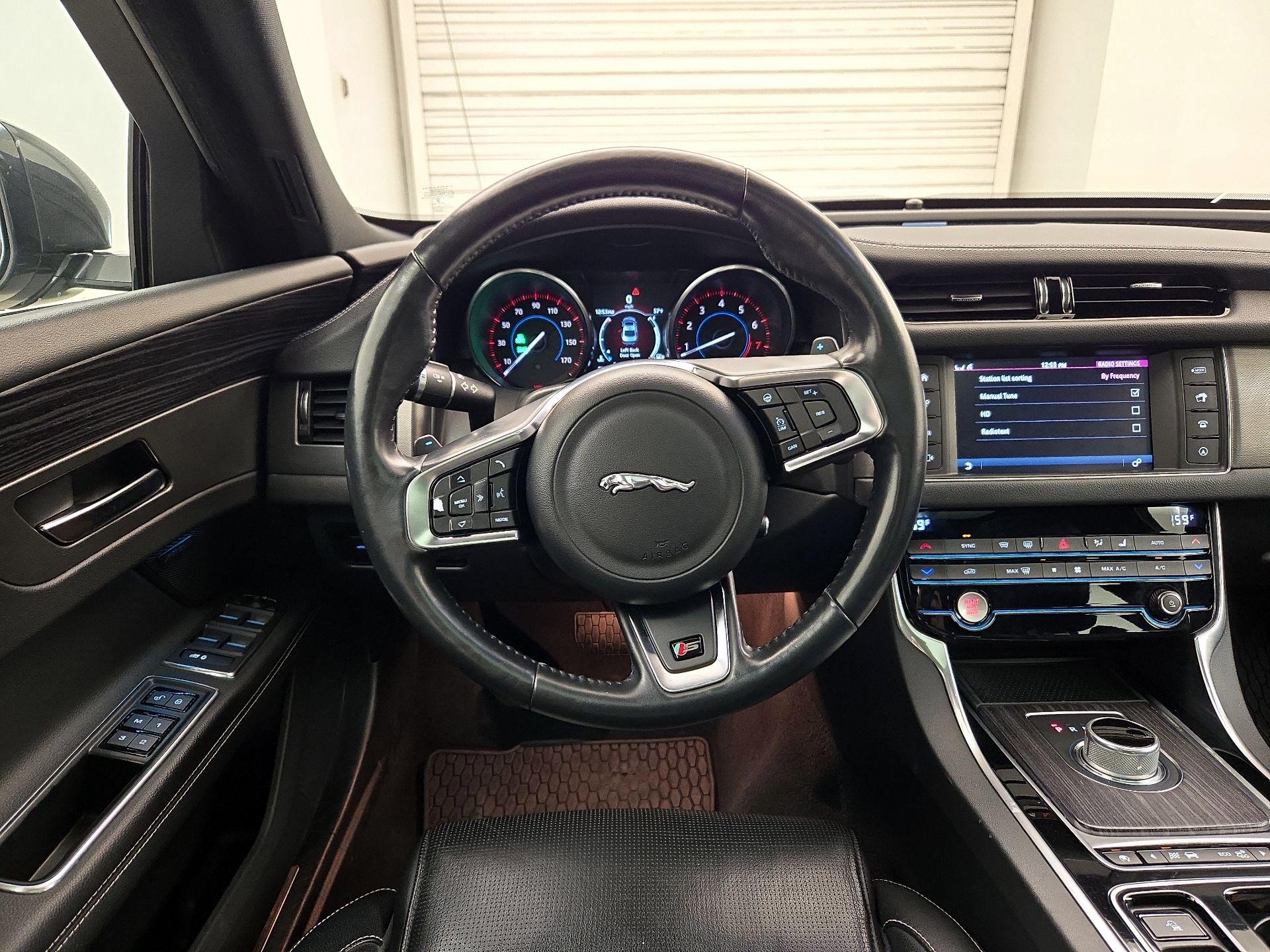 Thumbnail: 2016 Jaguar XF - 10