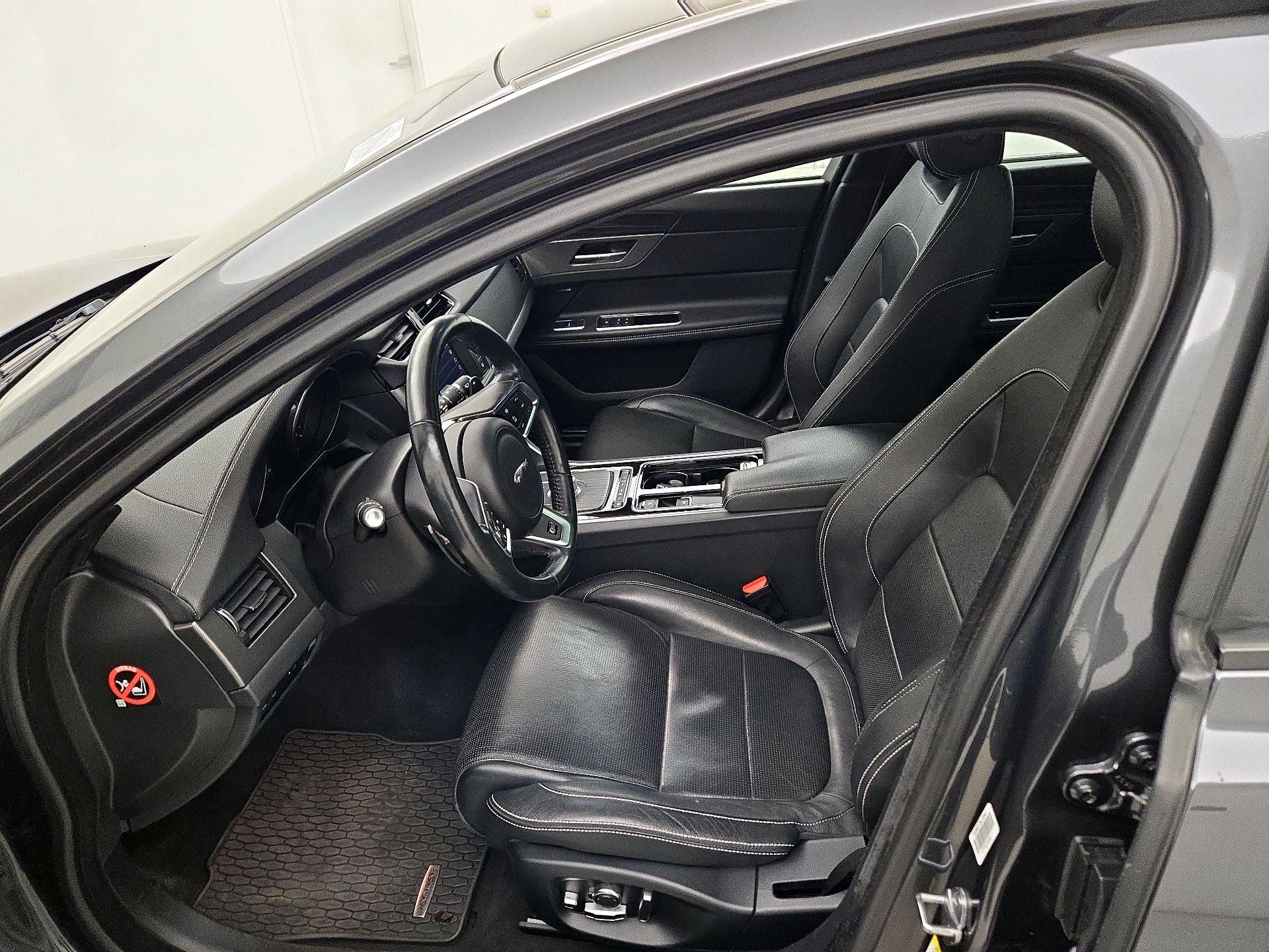 Thumbnail: 2016 Jaguar XF - 11