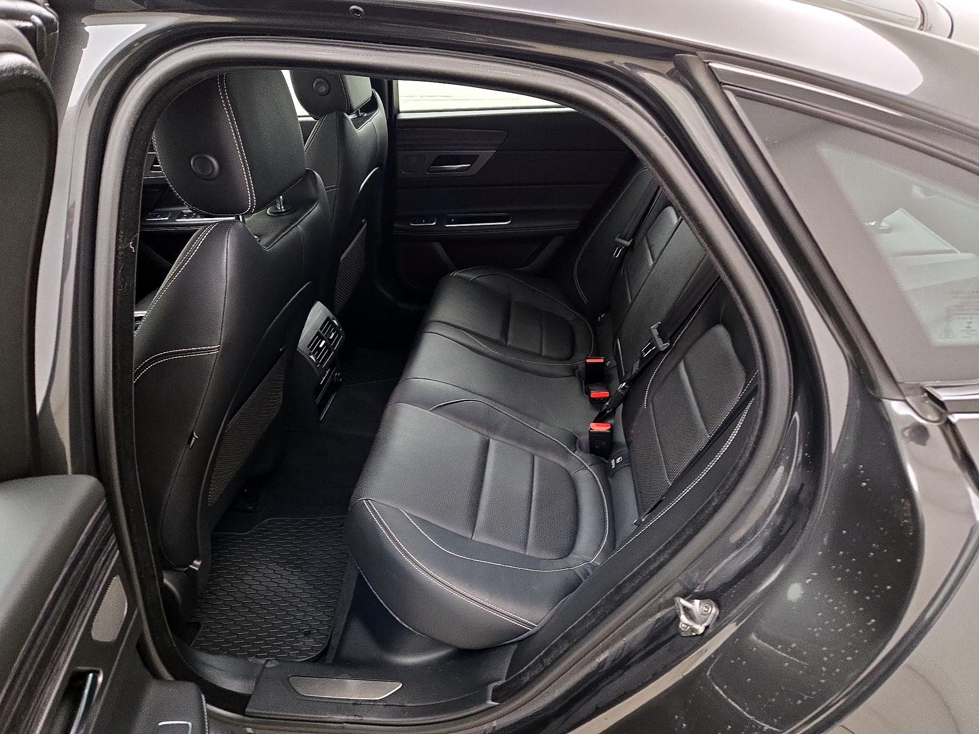 Thumbnail: 2016 Jaguar XF - 17