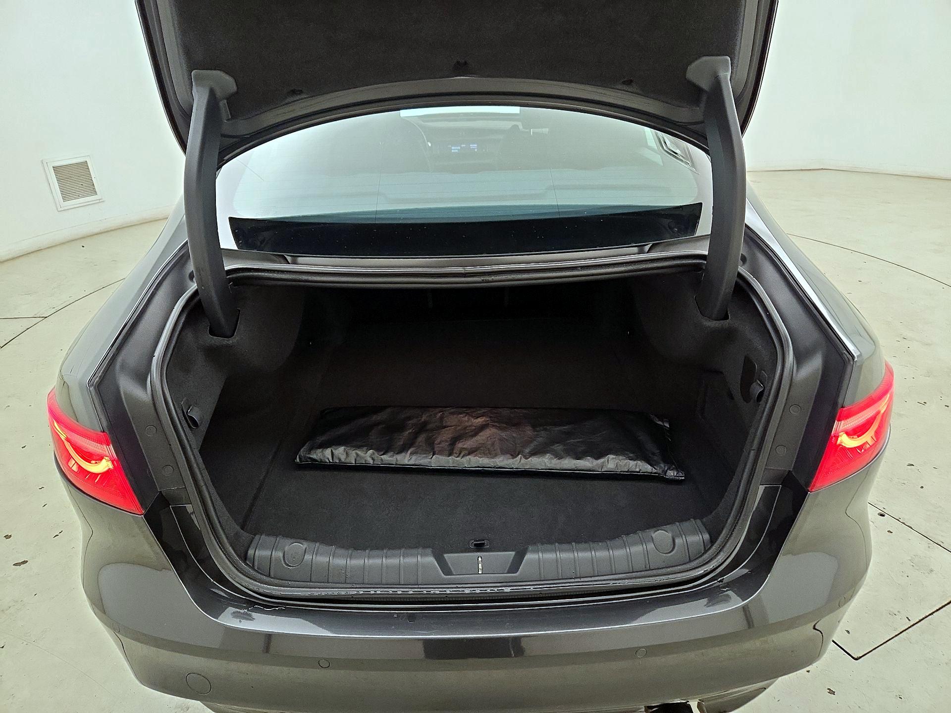 Thumbnail: 2016 Jaguar XF - 18