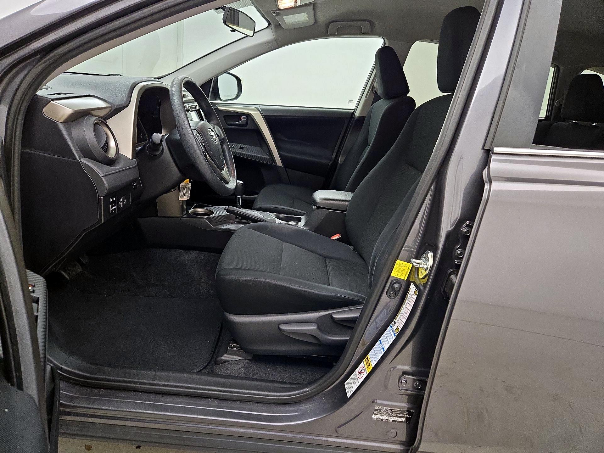 Thumbnail: 2015 Toyota RAV4 - 11