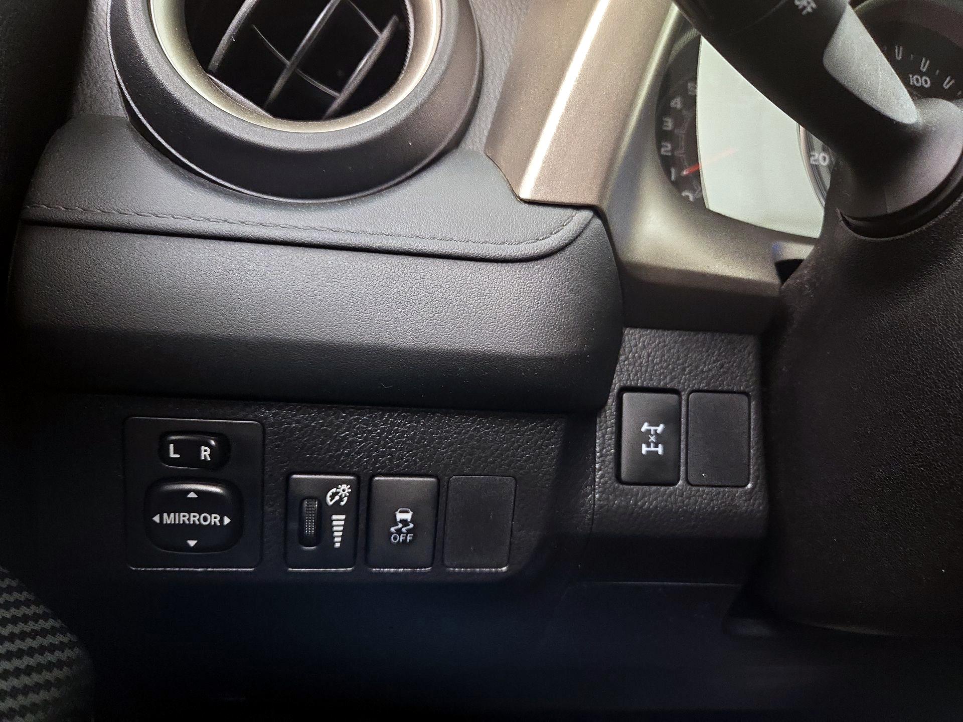 Thumbnail: 2015 Toyota RAV4 - 13