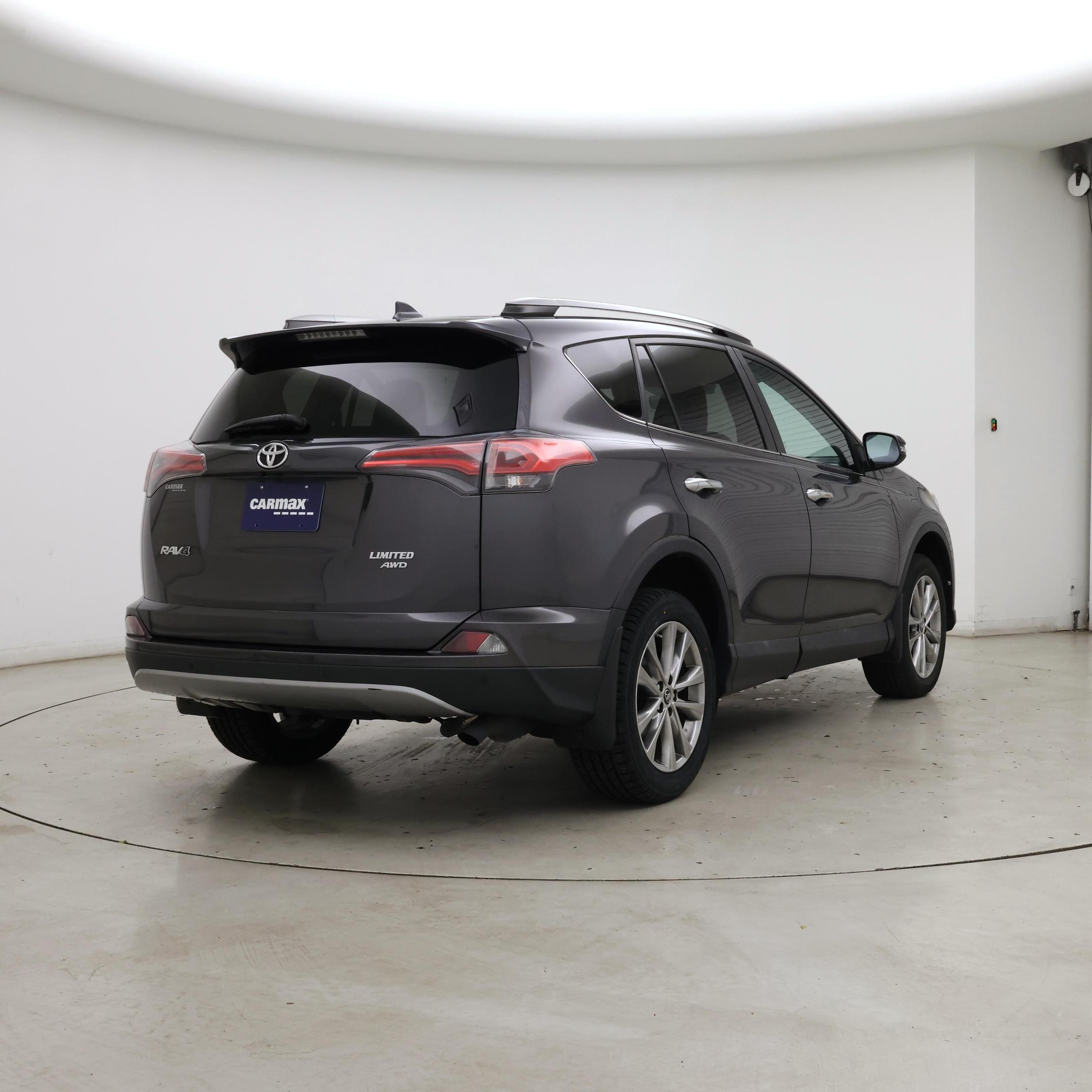 Thumbnail: 2017 Toyota RAV4 - 8