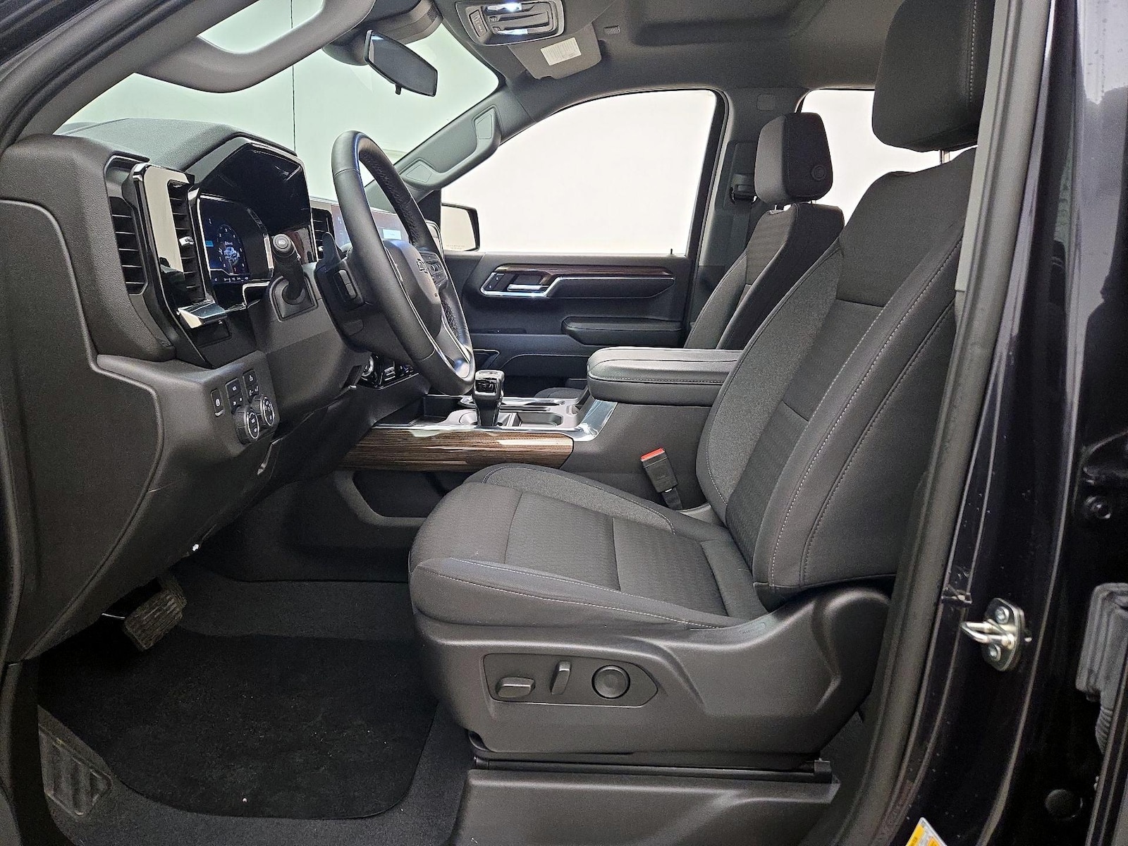 2024 Chevrolet Silverado 1500 RST - Photo 12