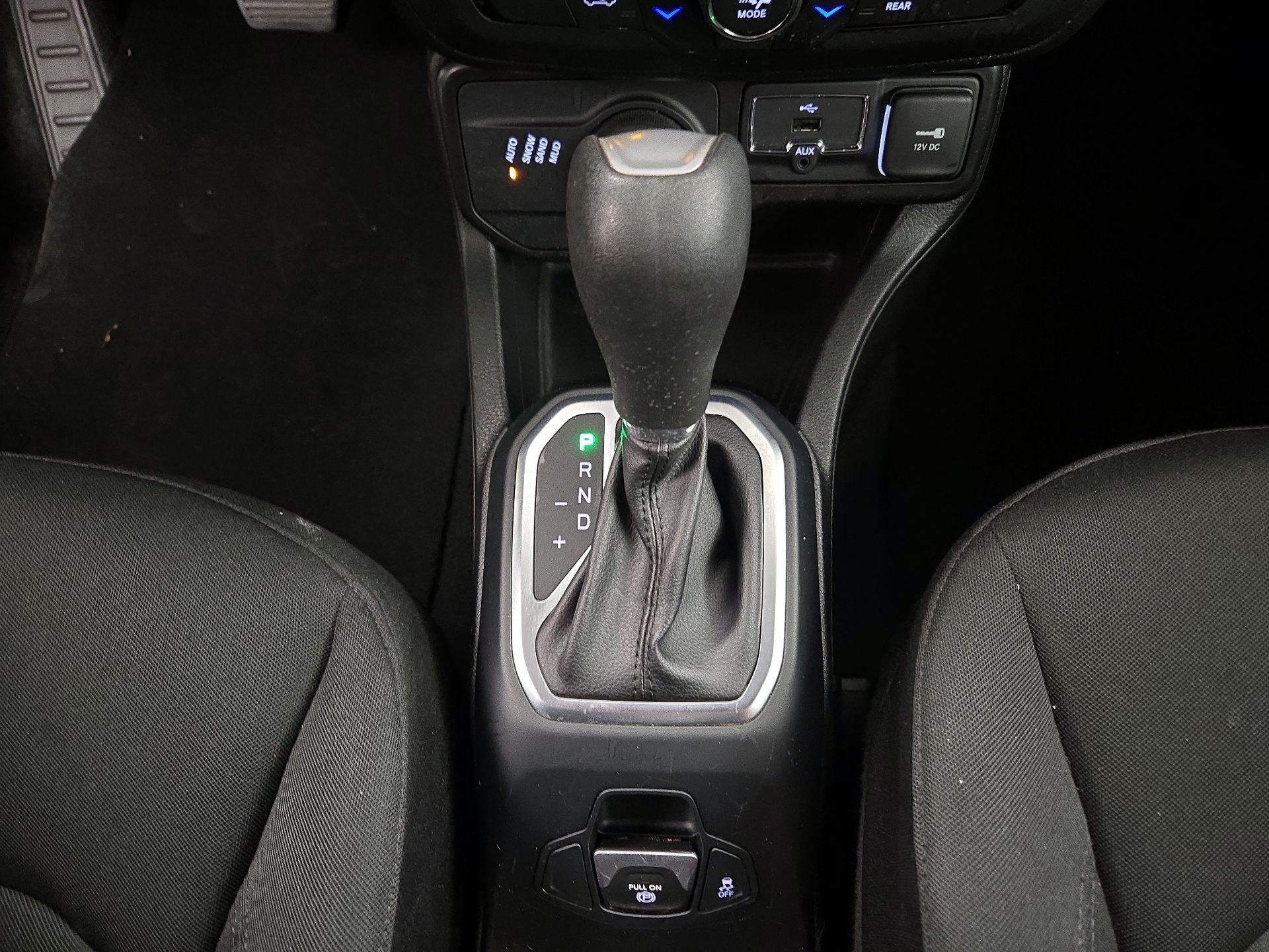 Thumbnail: 2019 Jeep Renegade - 17