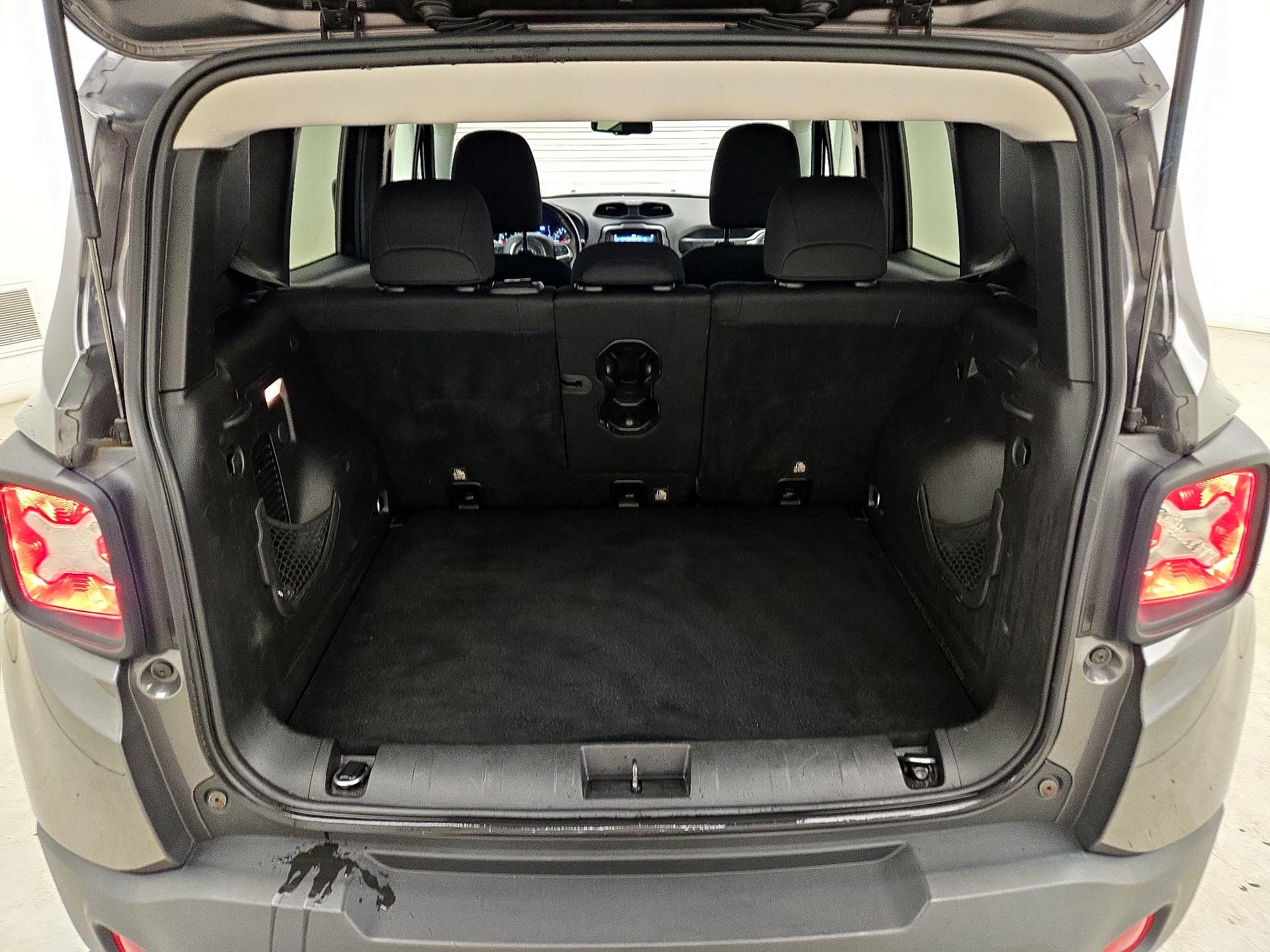 Thumbnail: 2019 Jeep Renegade - 20