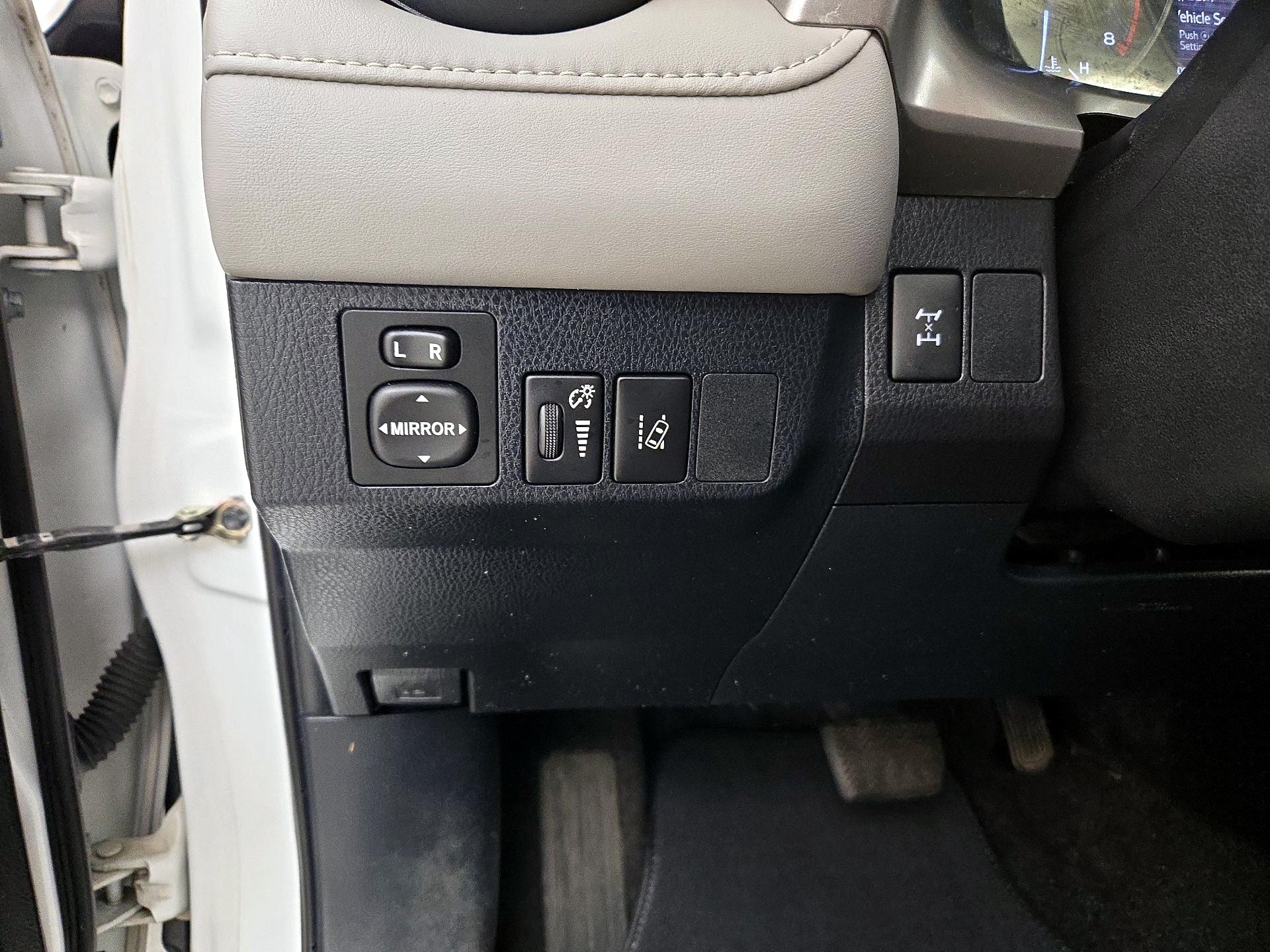 Thumbnail: 2018 Toyota RAV4 - 13