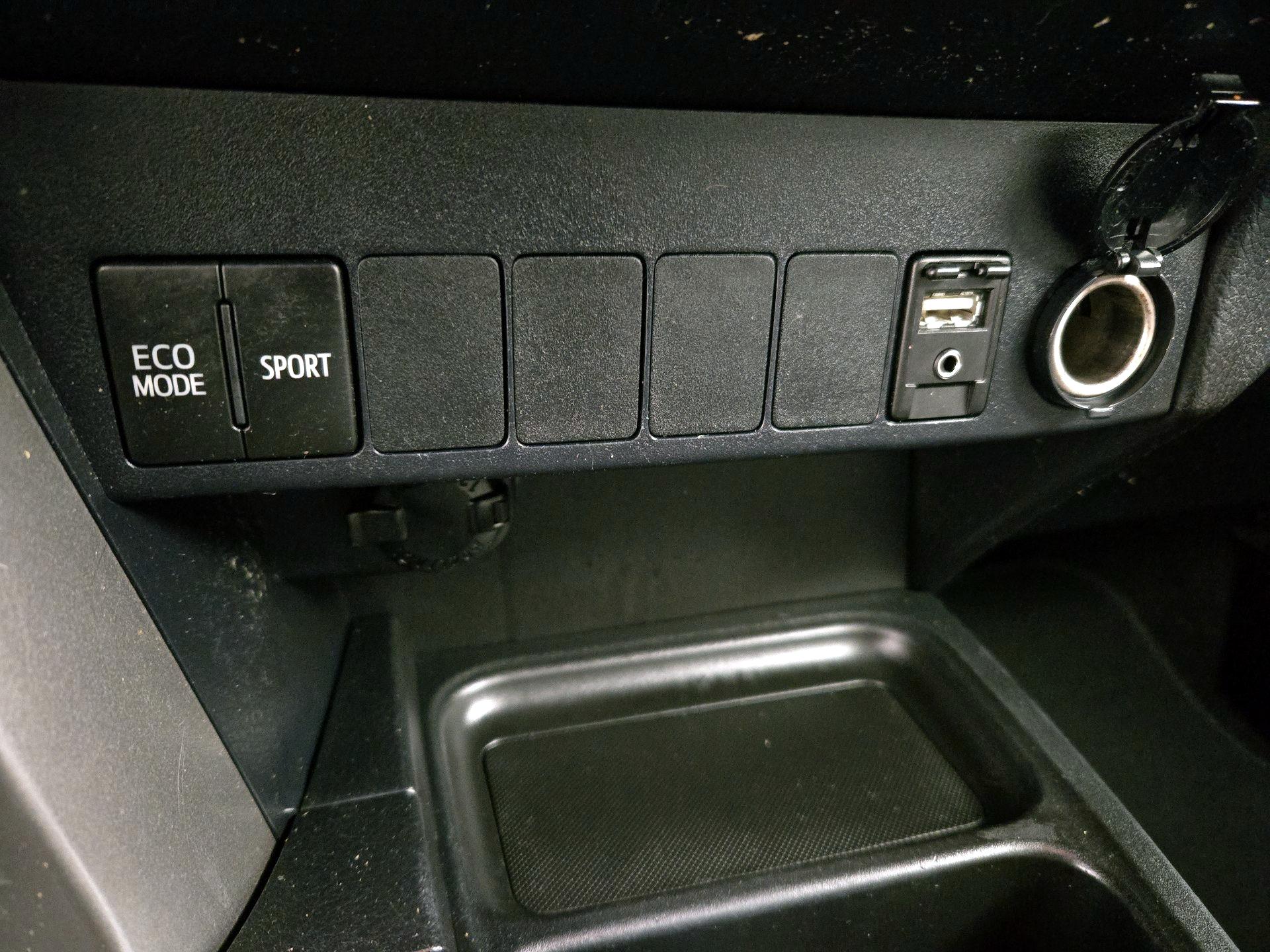 Thumbnail: 2018 Toyota RAV4 - 18