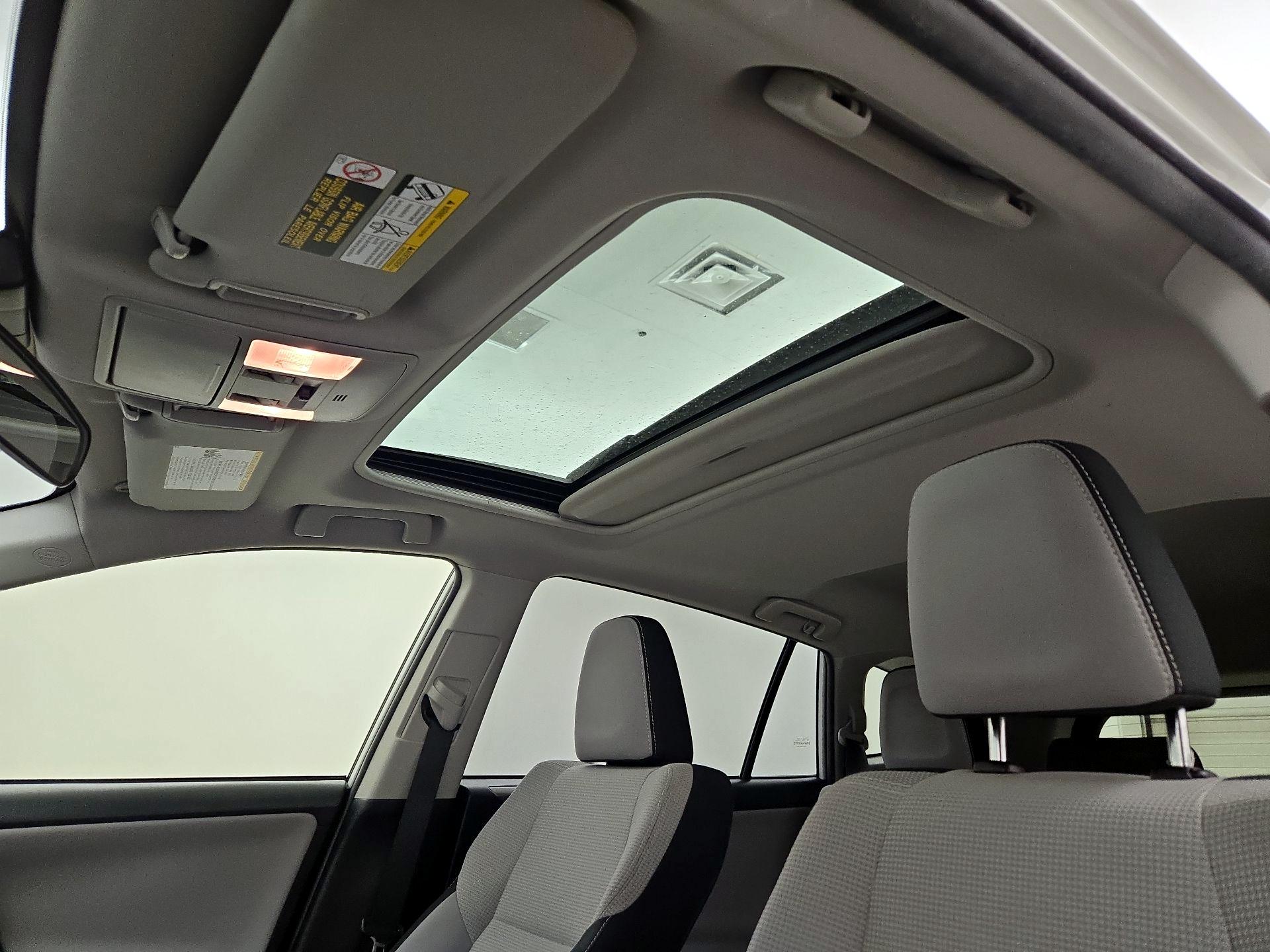 Thumbnail: 2018 Toyota RAV4 - 19