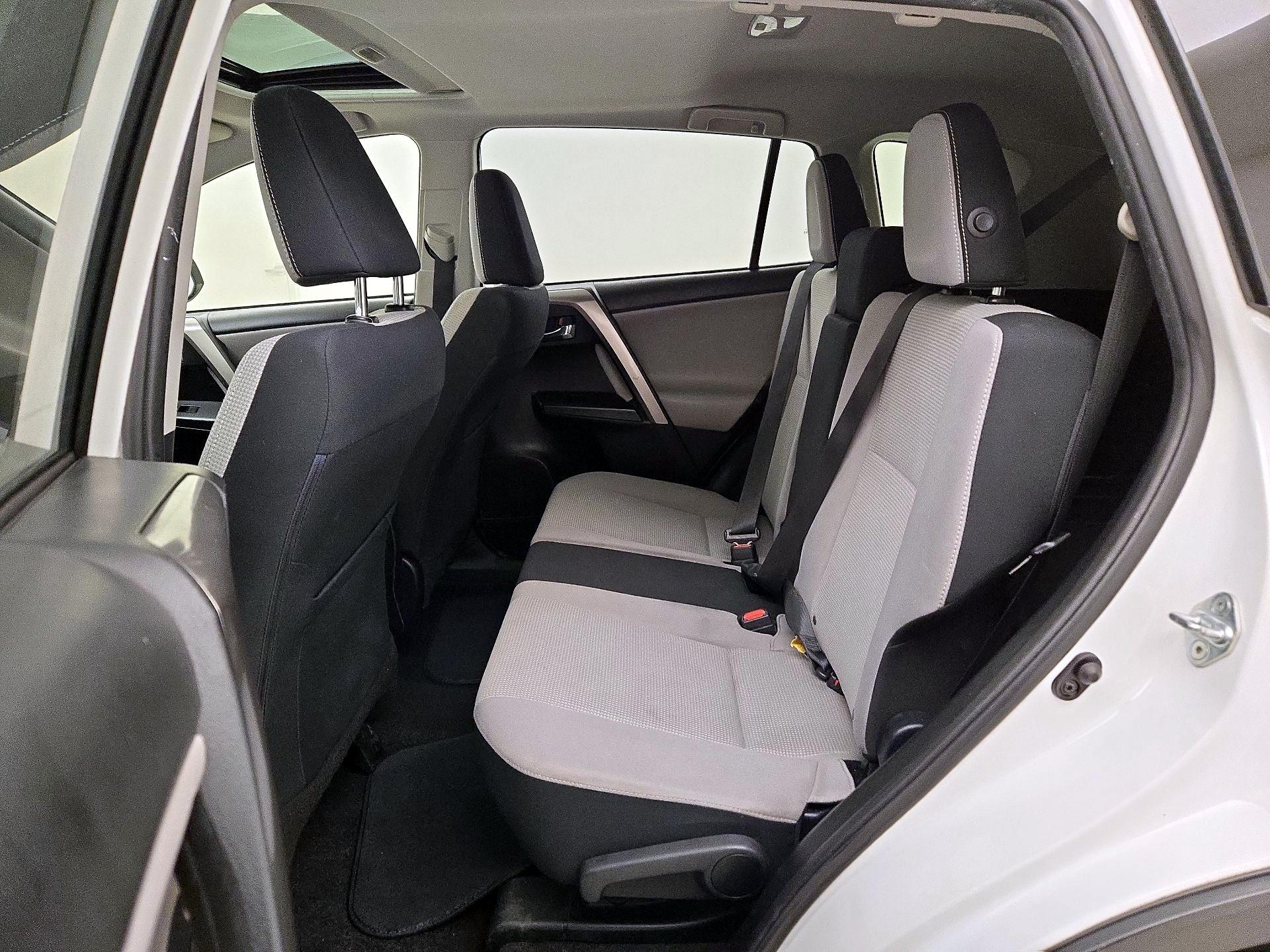 Thumbnail: 2018 Toyota RAV4 - 20