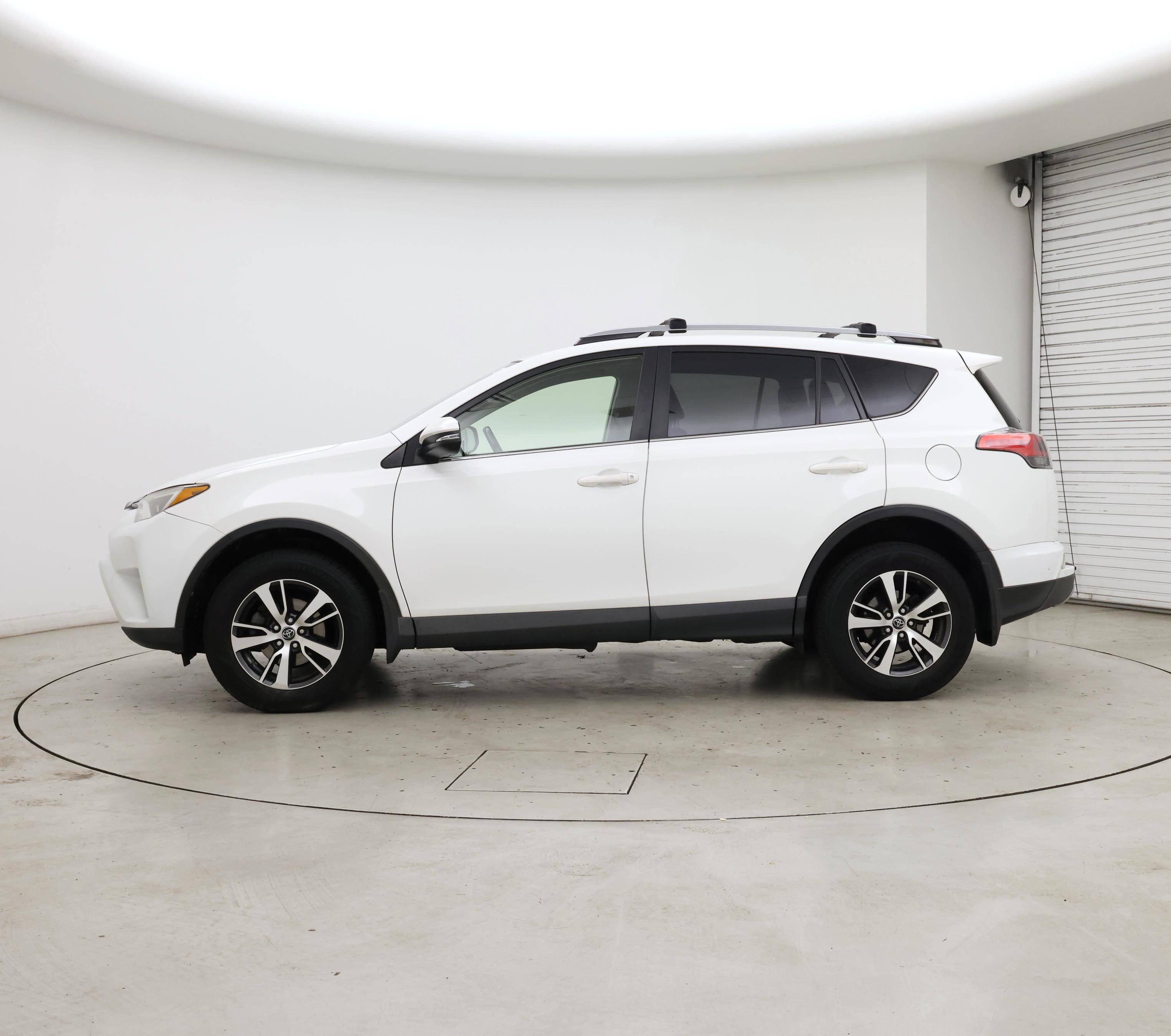 Thumbnail: 2018 Toyota RAV4 - 3