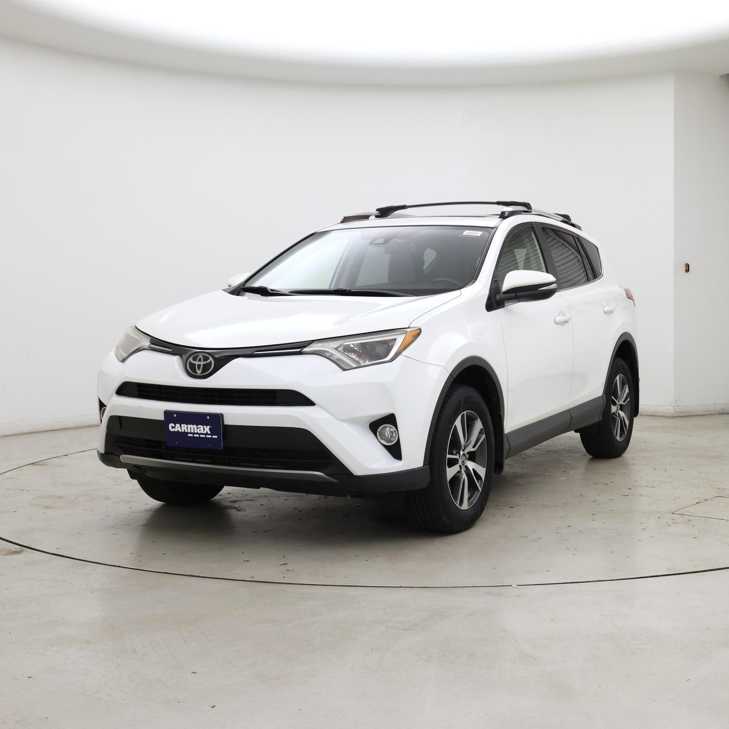 Thumbnail: 2018 Toyota RAV4 - 4
