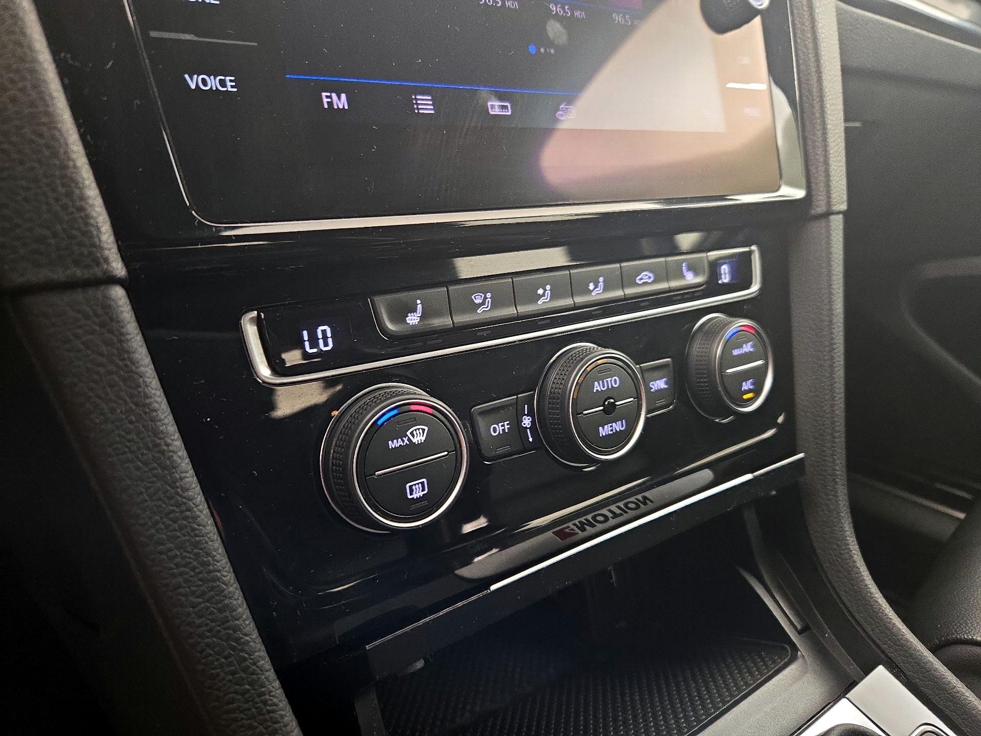 Thumbnail: 2019 Volkswagen Golf - 17